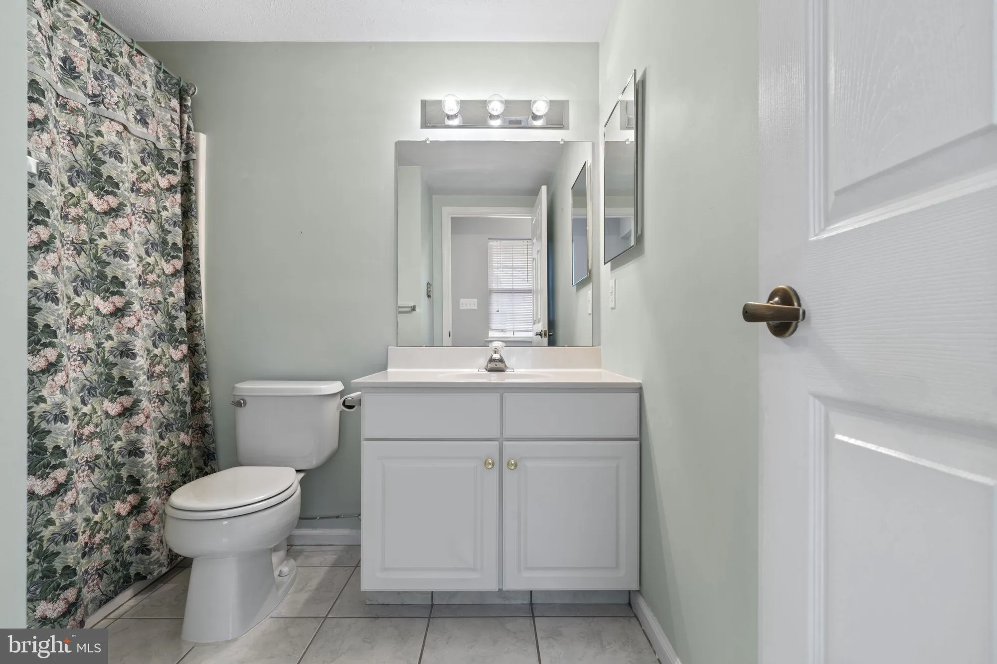 Property Slideshow image 16 of 25 | 10 yarrow pl, Mount Laurel, NJ, 08054