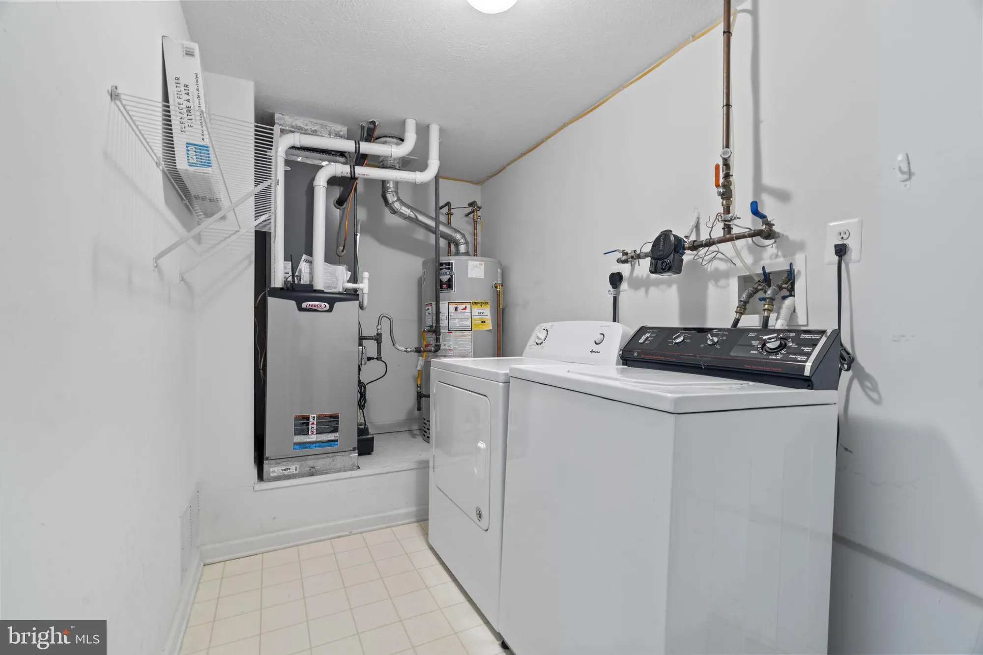 Property Slideshow image 22 of 25 | 10 yarrow pl, Mount Laurel, NJ, 08054