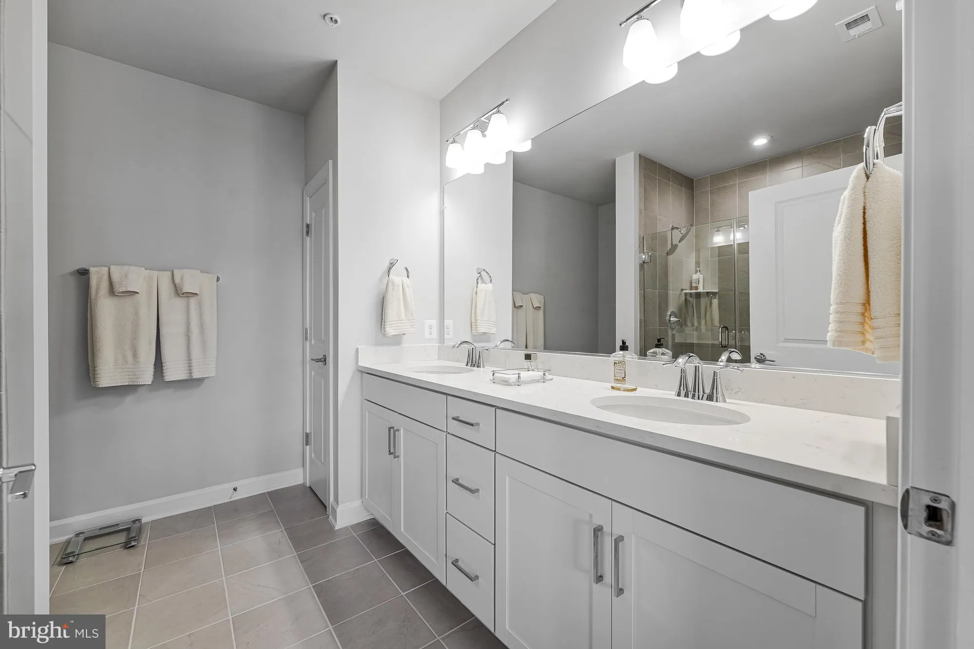 Property Slideshow image 23 of 27 | 21914 hawksbill high cir unit 304, Sterling, VA, 20164