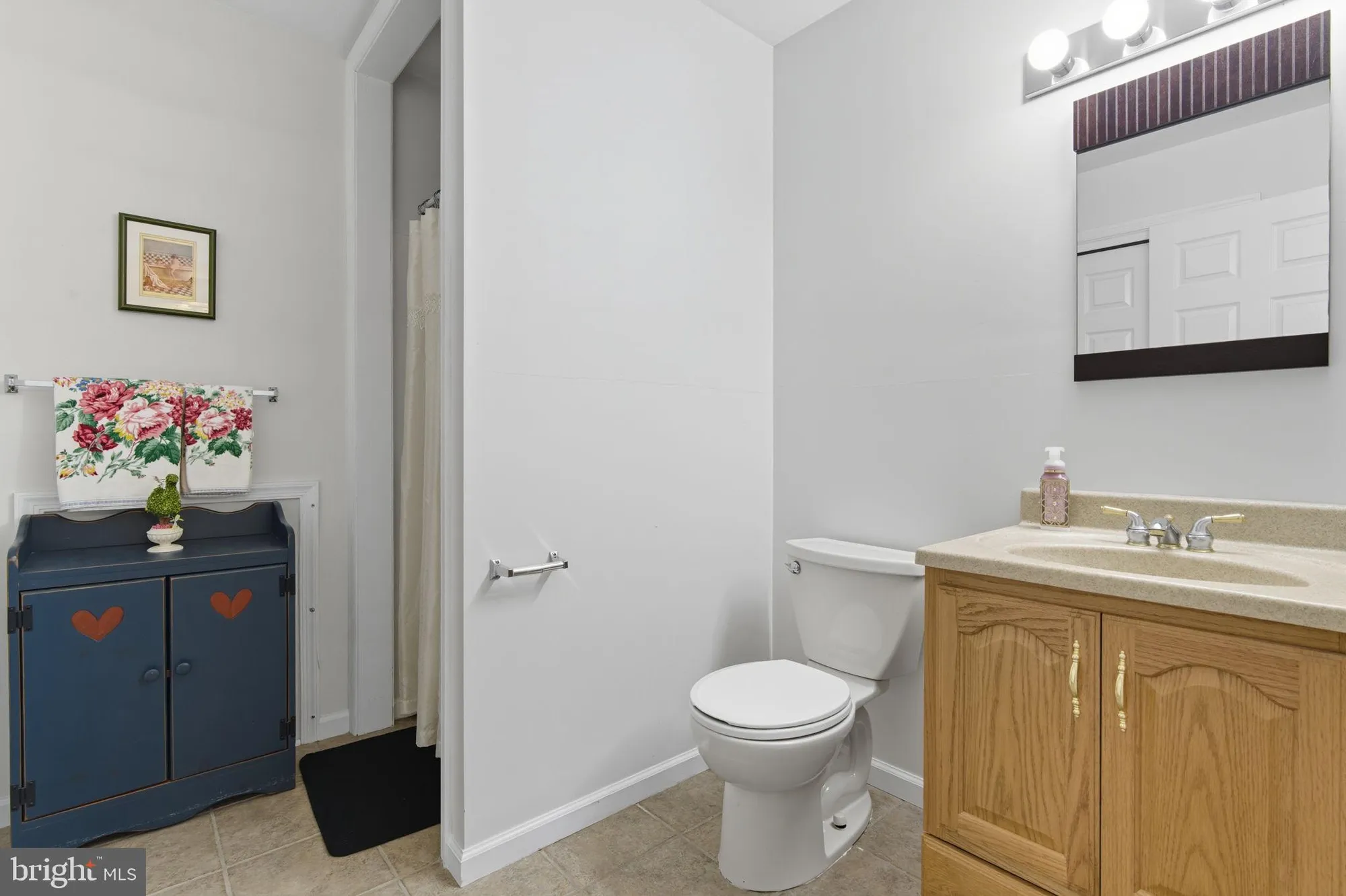 Property Slideshow image 27 of 30 | 2285 seabird dr 14, Bristol, PA, 19007