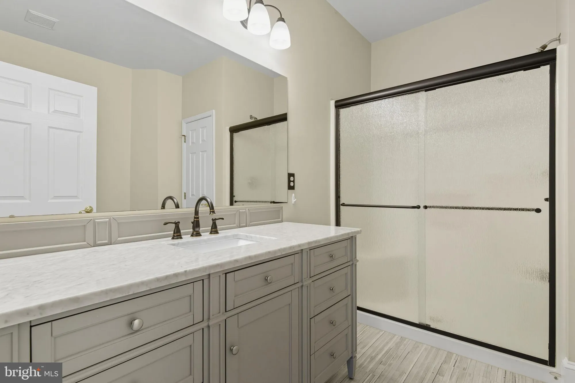 Property Slideshow image 13 of 30 | 2285 seabird dr 14, Bristol, PA, 19007