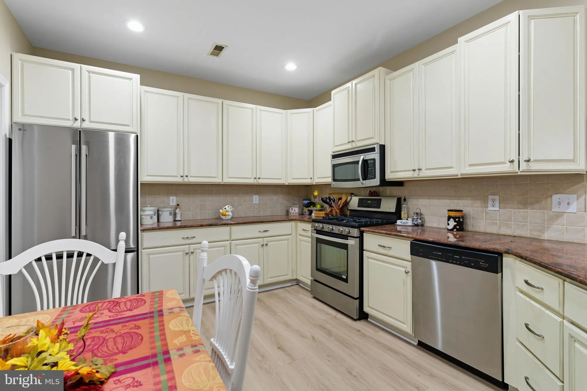 Property Slideshow image 19 of 30 | 2285 seabird dr 14, Bristol, PA, 19007