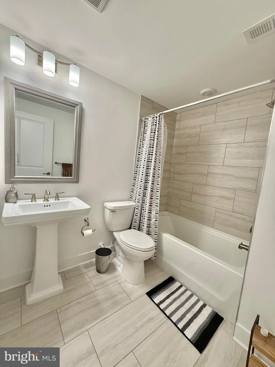 Property Slideshow image 21 of 35 | 4 dogleg ln, Lawrenceville, NJ, 08648