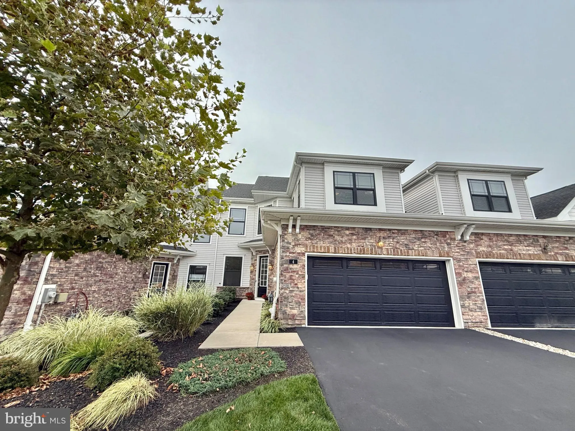Property Slideshow image 1 of 35 | 4 dogleg ln, Lawrenceville, NJ, 08648