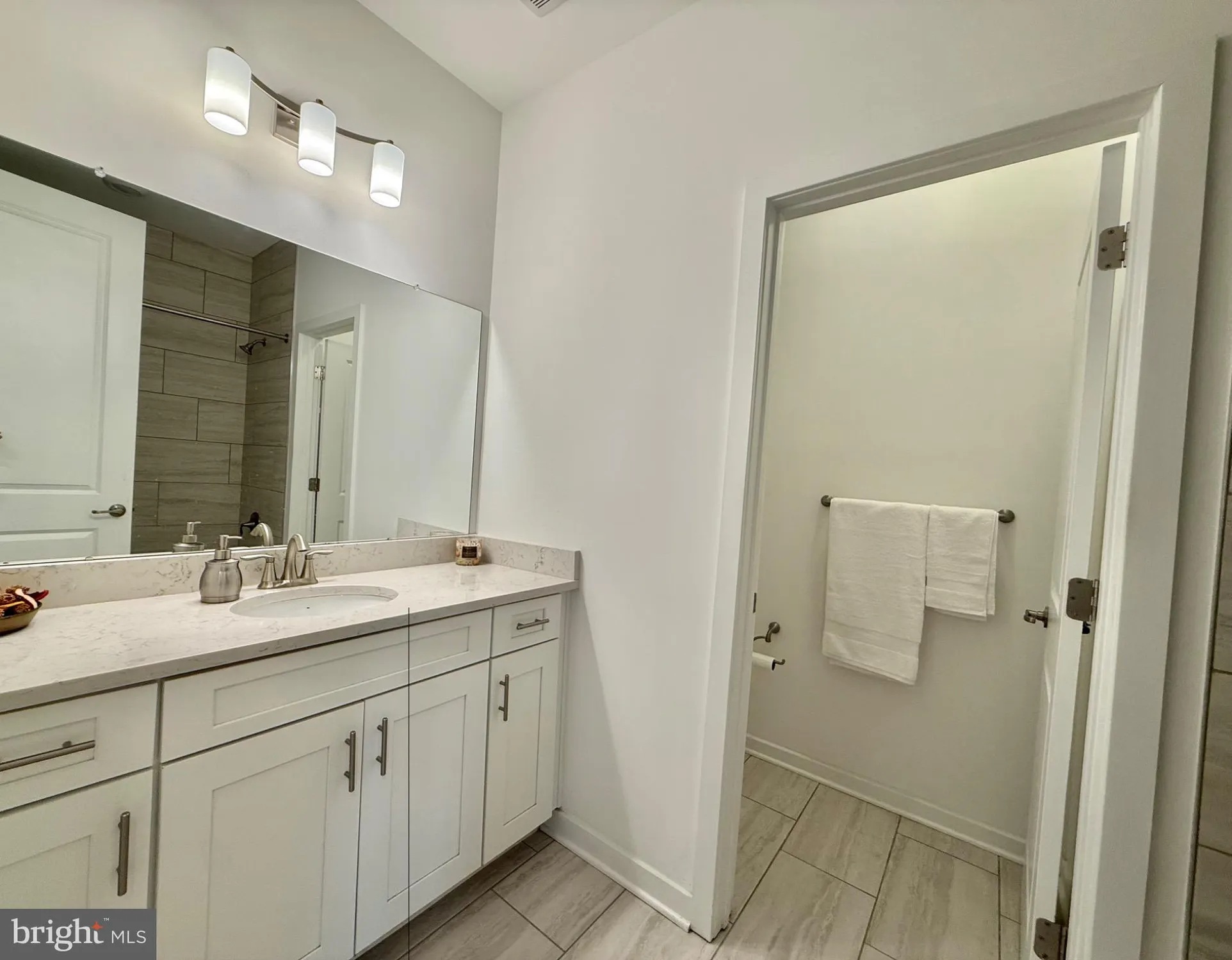 Property Slideshow image 18 of 35 | 4 dogleg ln, Lawrenceville, NJ, 08648