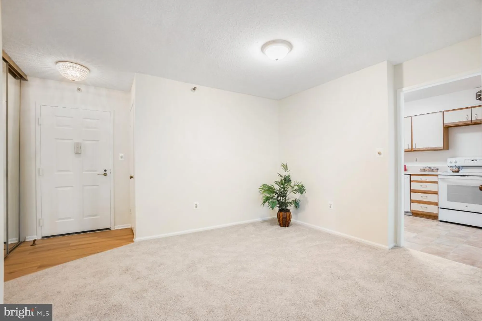 Property Slideshow image 17 of 35 | 15107 interlachen dr 2-321, Silver Spring, MD, 20906