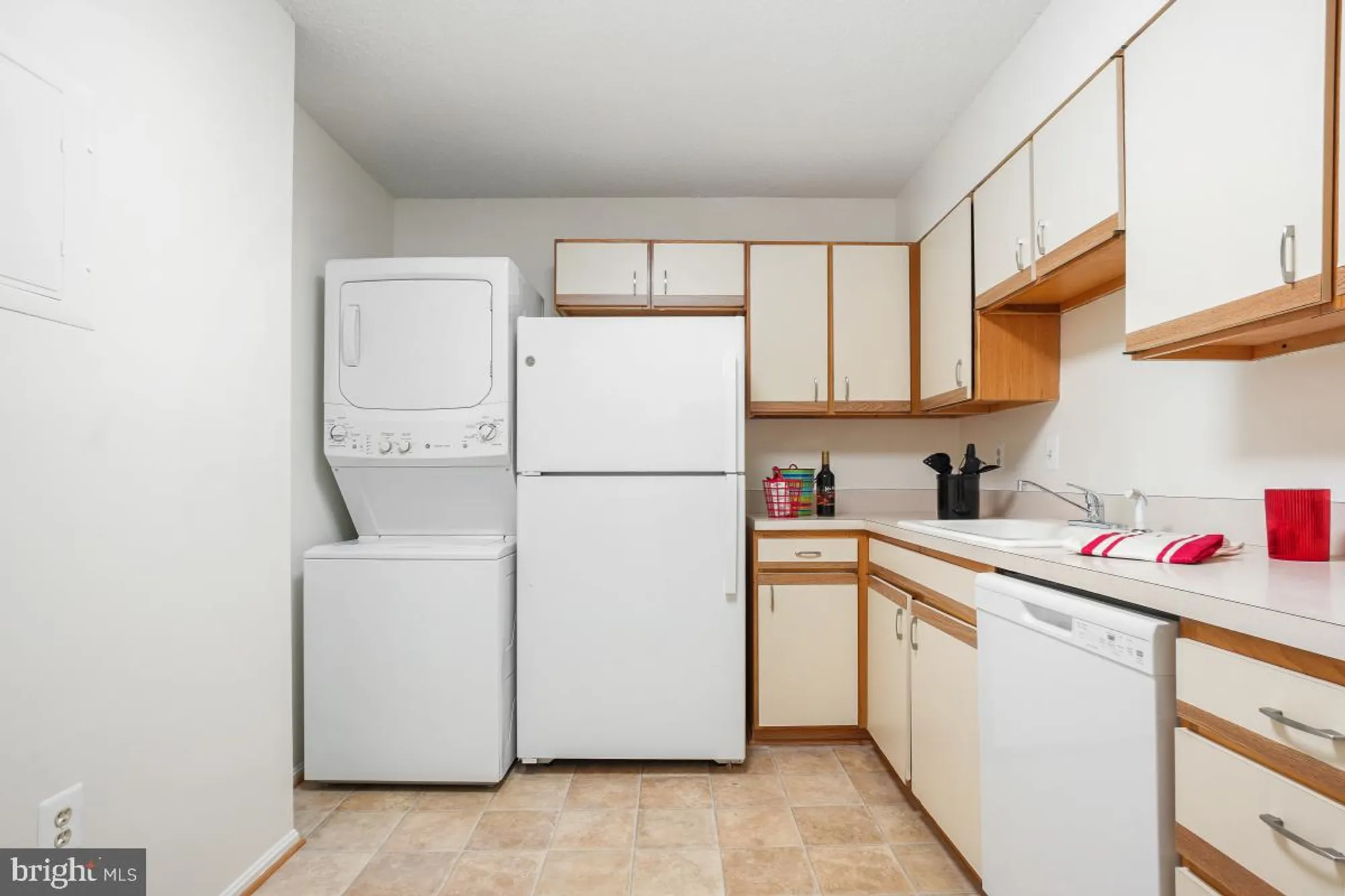 Property Slideshow image 20 of 35 | 15107 interlachen dr 2-321, Silver Spring, MD, 20906