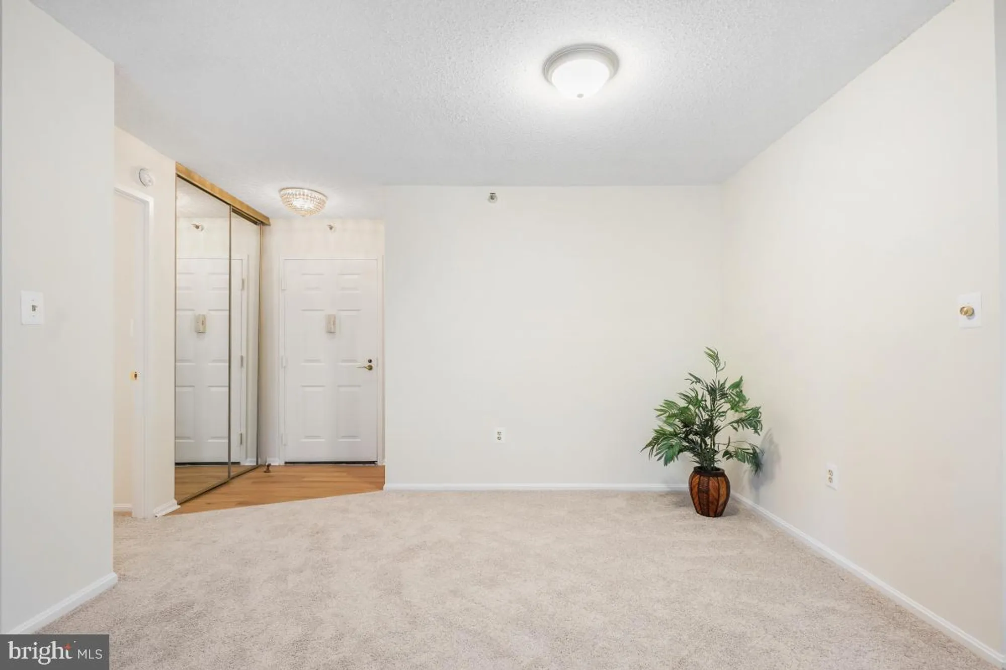 Property Slideshow image 12 of 35 | 15107 interlachen dr 2-321, Silver Spring, MD, 20906