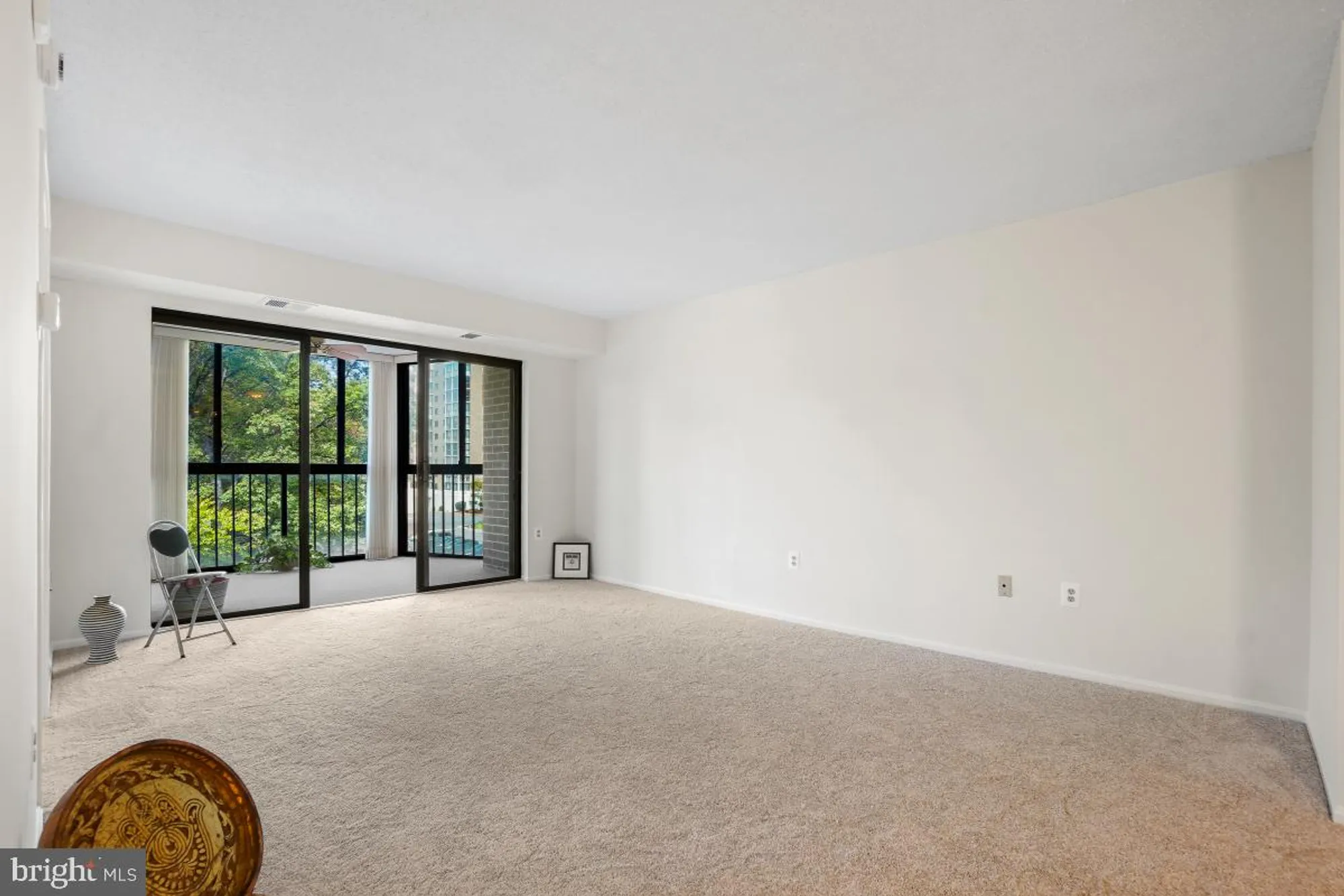 Property Slideshow image 16 of 35 | 15107 interlachen dr 2-321, Silver Spring, MD, 20906