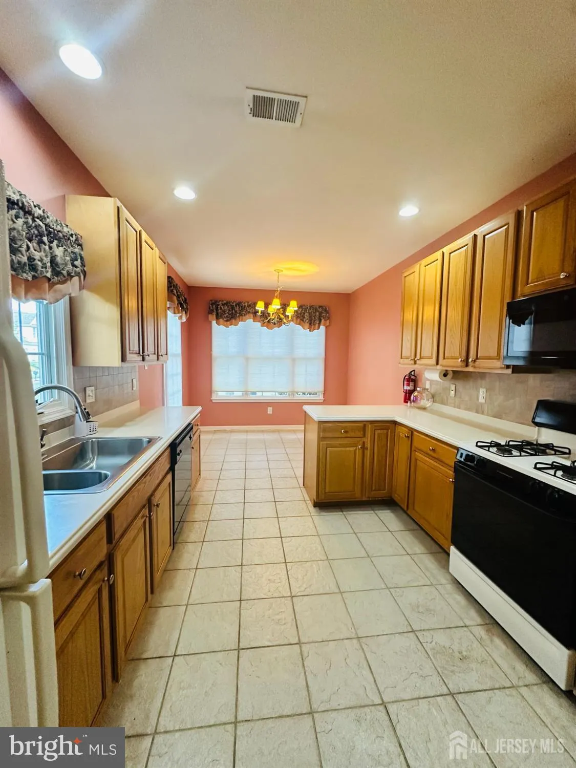 Property Slideshow image 8 of 19 | 1 silcox pl, Somerset, NJ, 08873