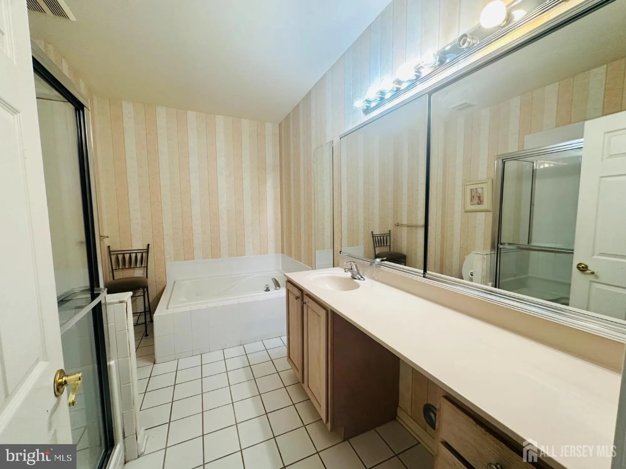 Property Slideshow image 14 of 19 | 1 silcox pl, Somerset, NJ, 08873