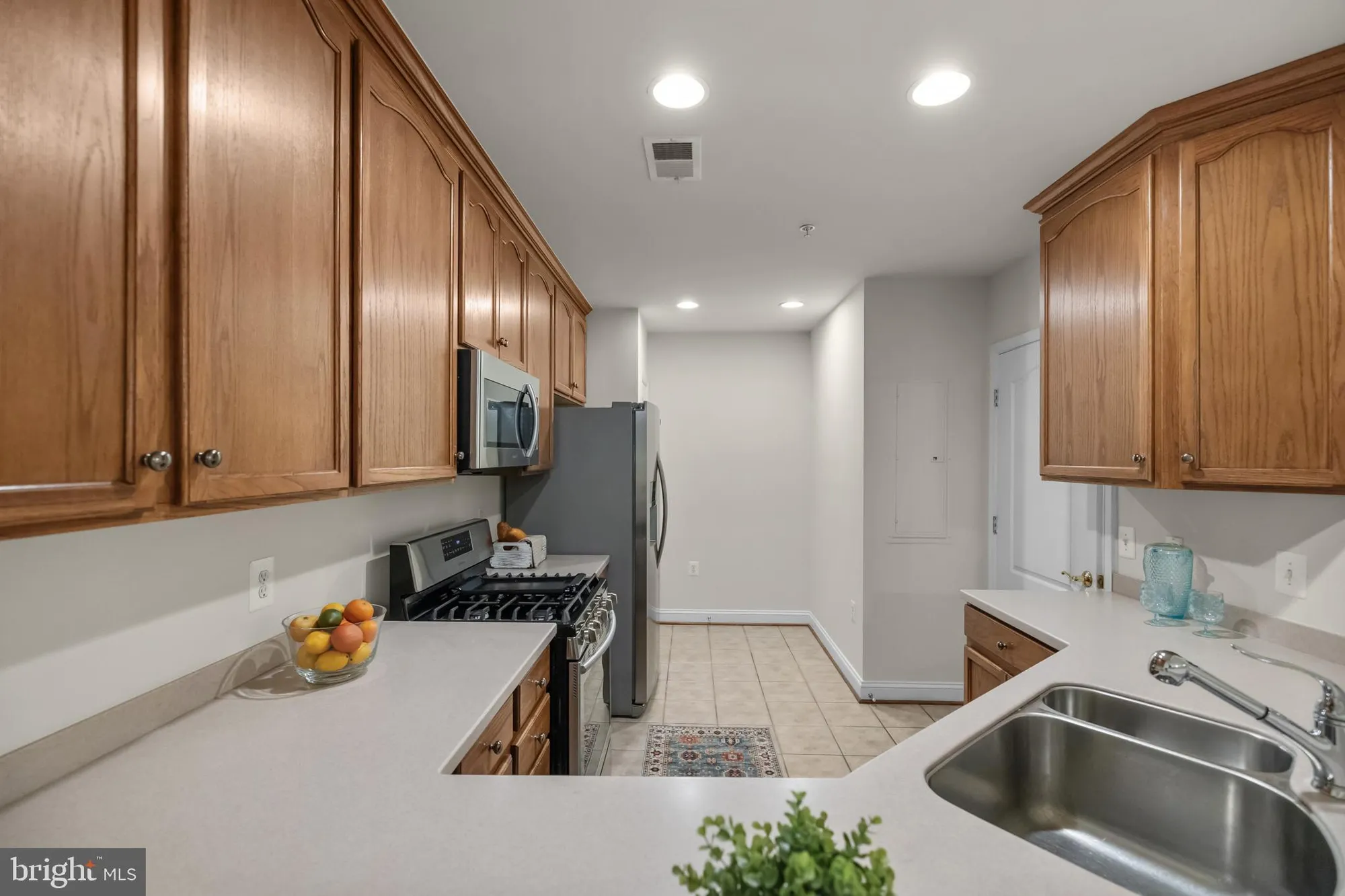 Property Slideshow image 18 of 43 | 2905 saintsbury plz 315, Fairfax, VA, 22031