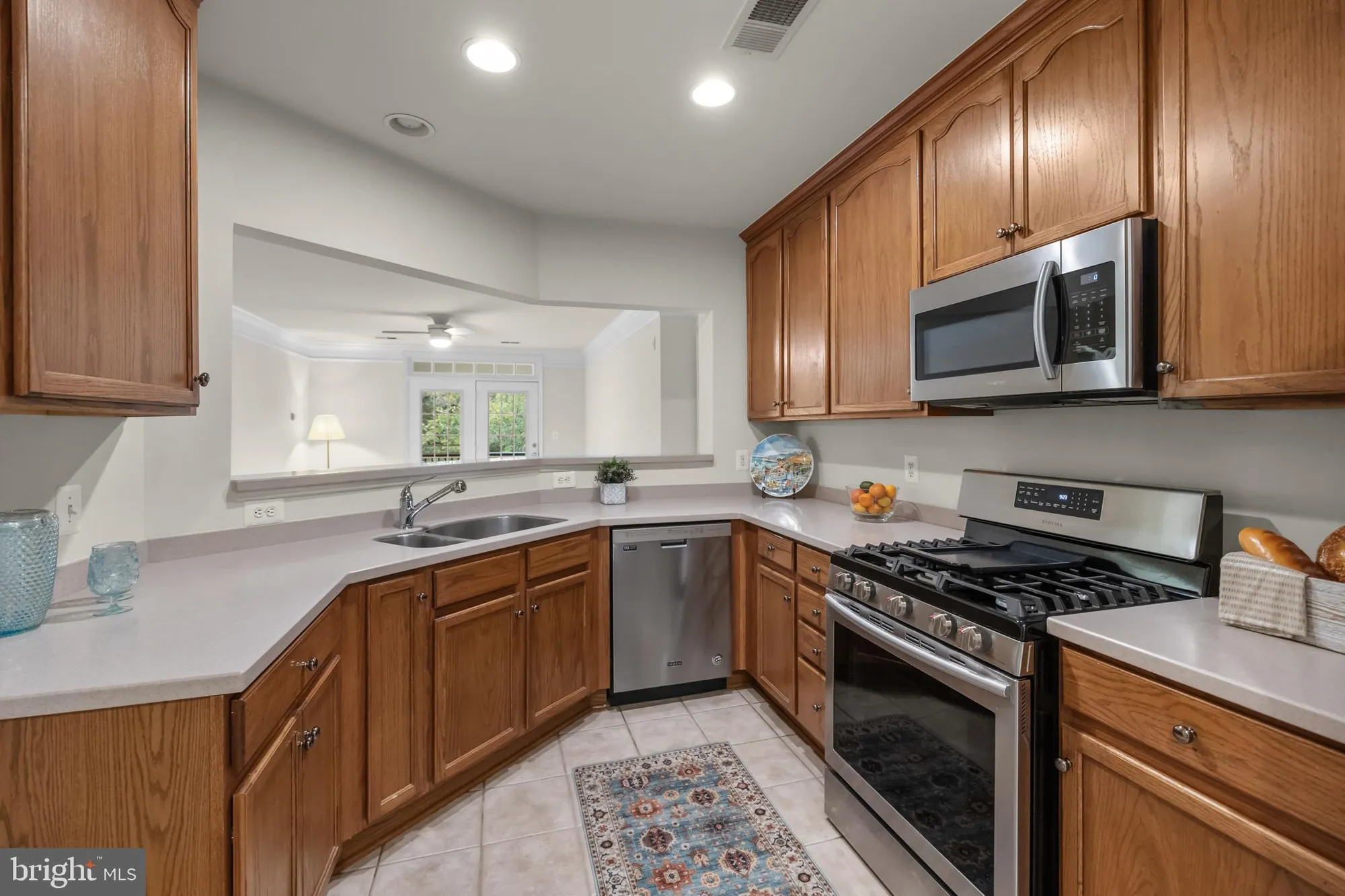 Property Slideshow image 17 of 43 | 2905 saintsbury plz 315, Fairfax, VA, 22031