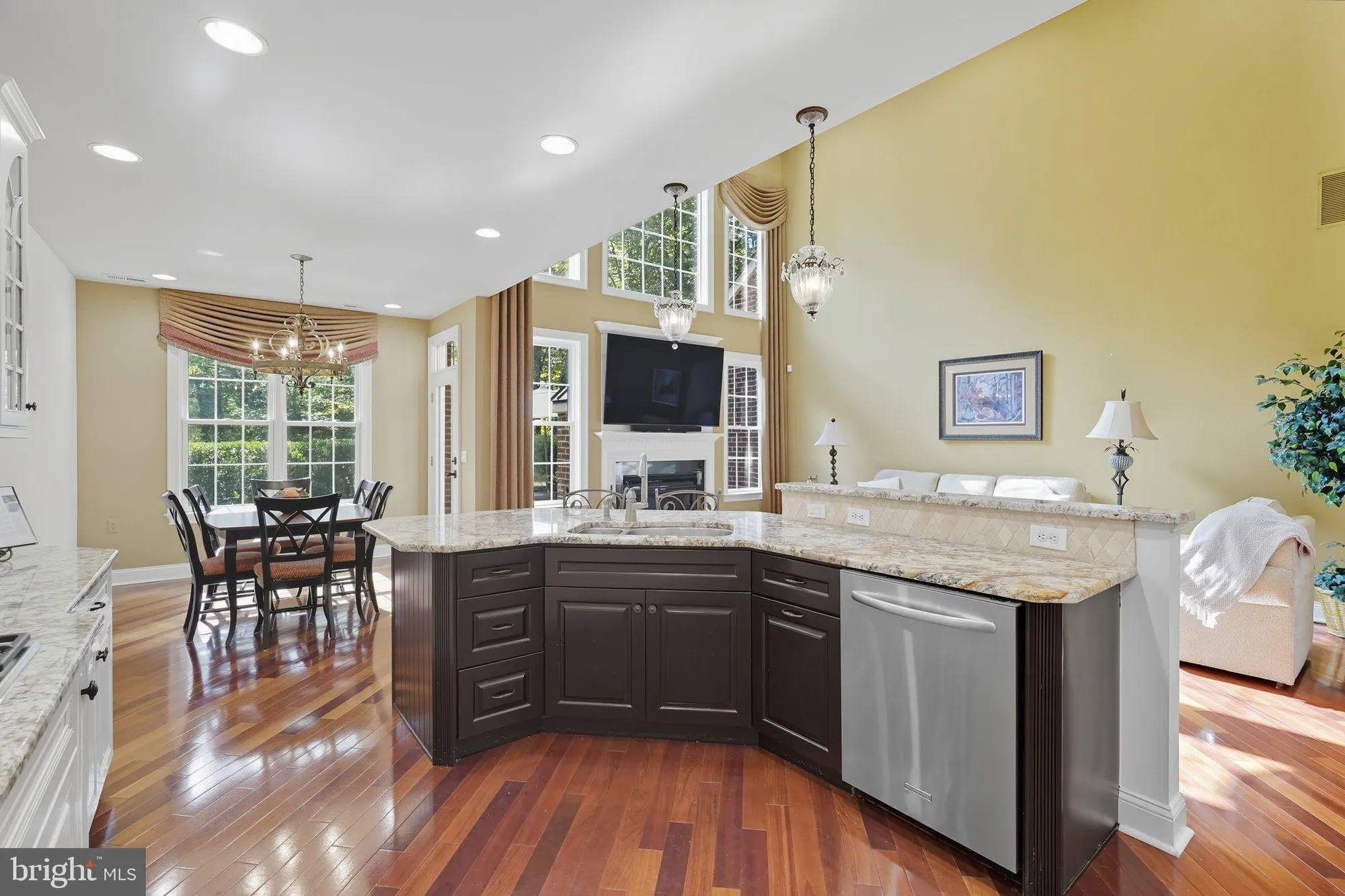 Property Slideshow image 12 of 36 | 95 rittenhouse cir, Newtown, PA, 18940