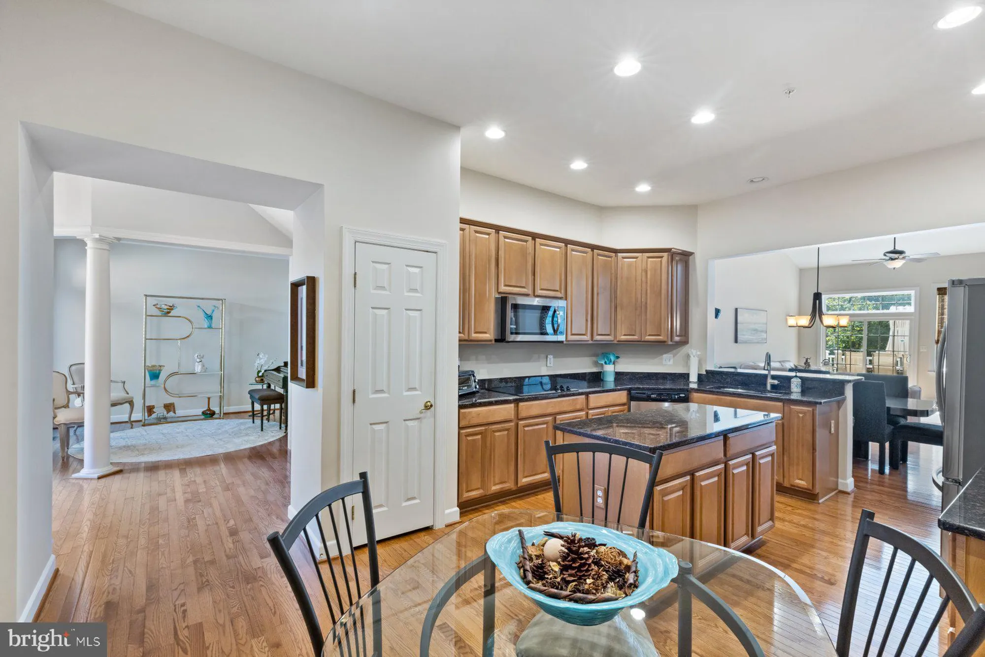 Property Slideshow image 6 of 28 | 8325 meadowsweet rd # 8325, Baltimore, MD, 21208