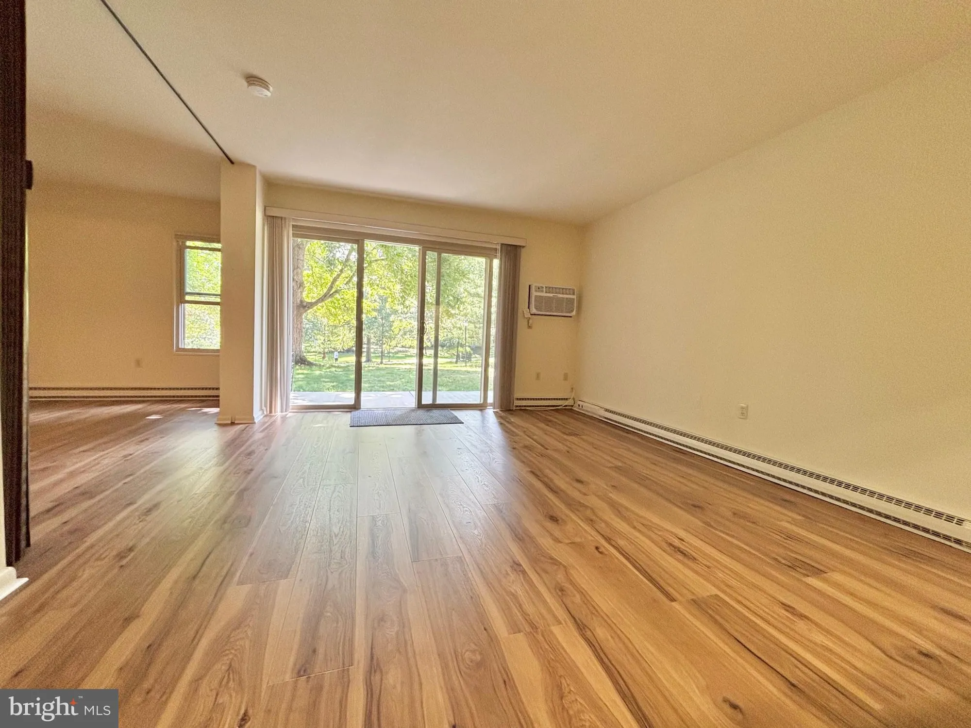 Property Slideshow image 3 of 10 | 3322 chiswick ct 61-1g, Silver Spring, MD, 20906
