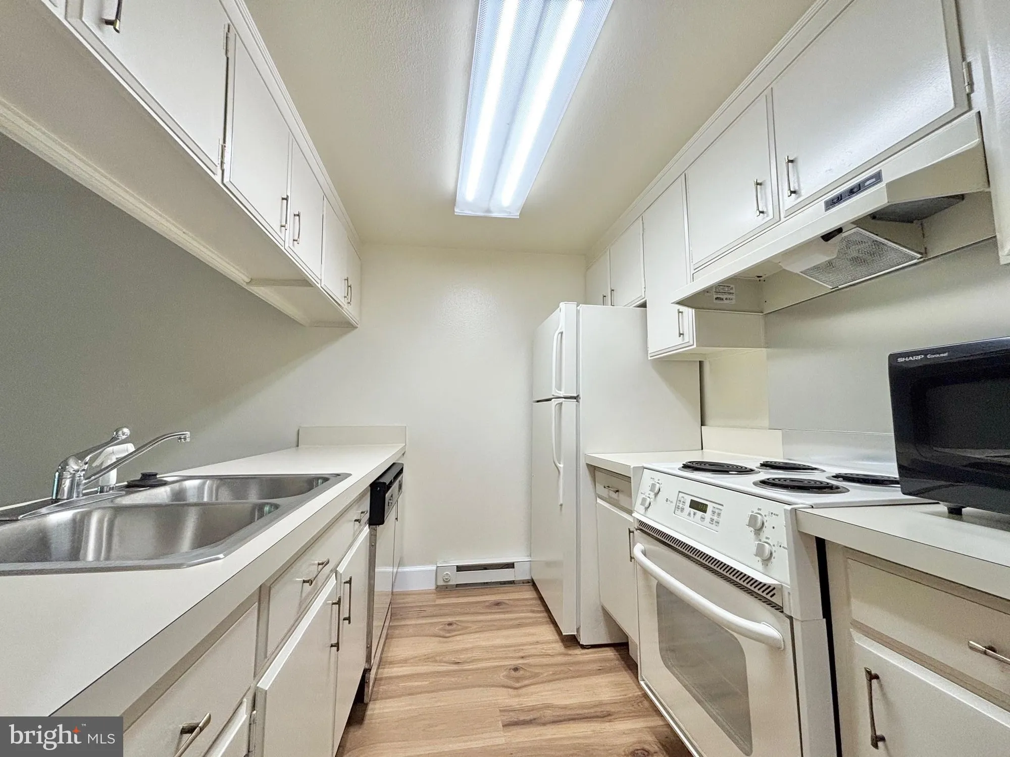 Property Slideshow image 4 of 10 | 3322 chiswick ct 61-1g, Silver Spring, MD, 20906