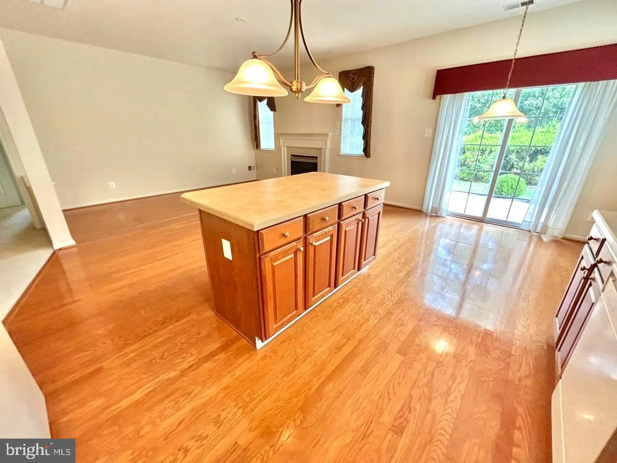 Property Slideshow image 4 of 58 | 238 night hawk cir, West Deptford, NJ, 08086