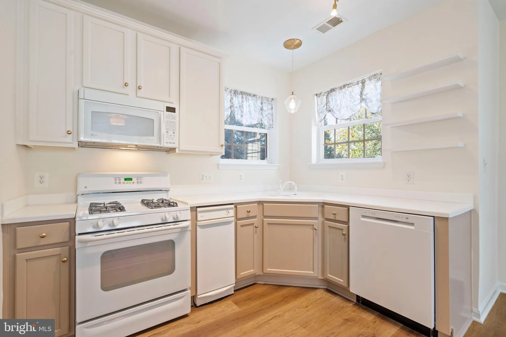 Property Slideshow image 14 of 48 | 20745 royal palace sq 210, Sterling, VA, 20165