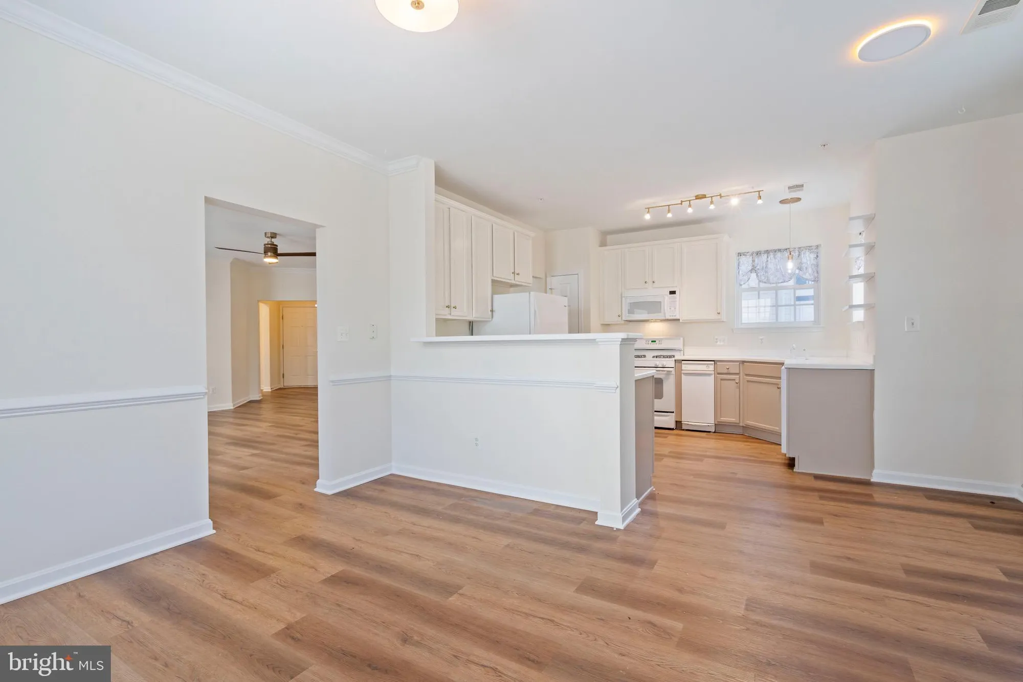 Property Slideshow image 10 of 48 | 20745 royal palace sq 210, Sterling, VA, 20165