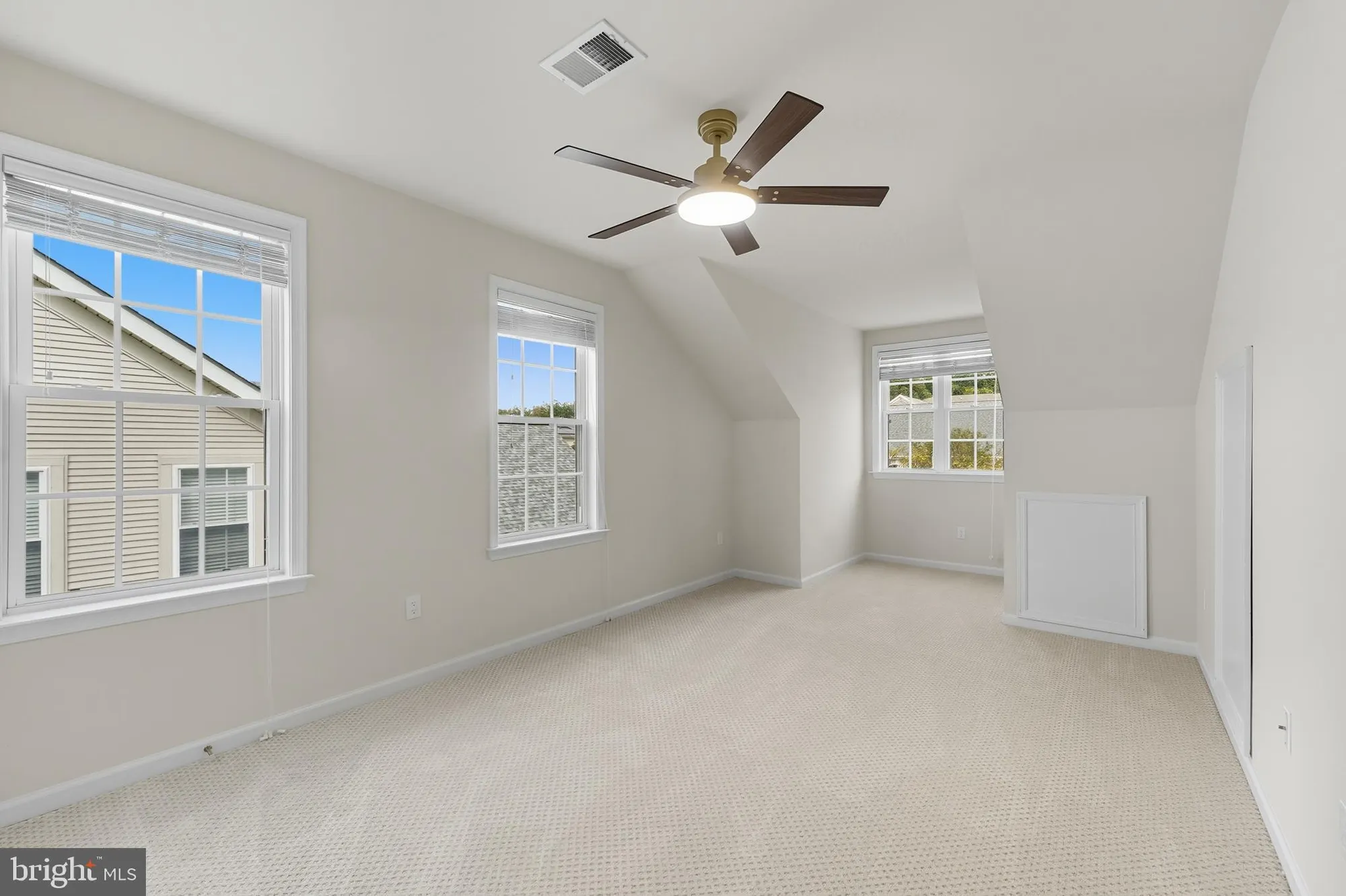 Property Slideshow image 22 of 30 | 6066 halverton pl, Gainesville, VA, 20155