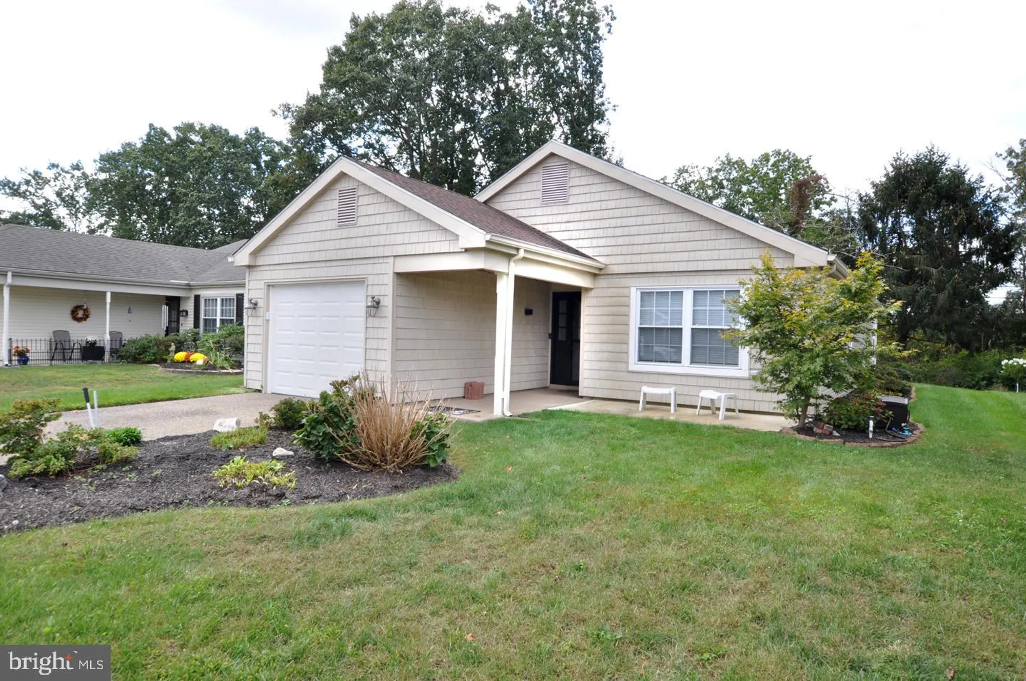 Property Slideshow image 3 of 26 | 41 new castle dr, Southampton, NJ, 08088