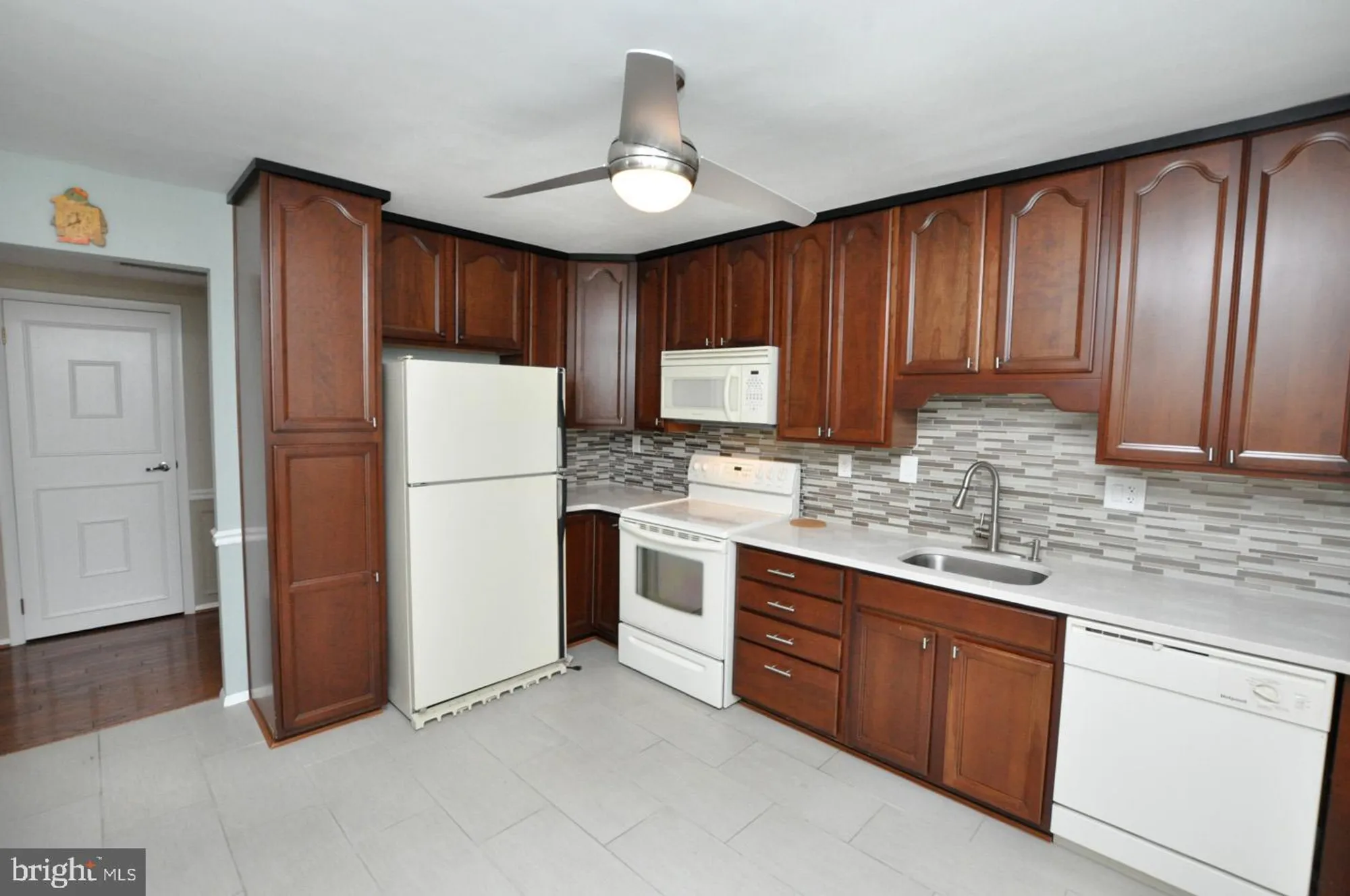 Property Slideshow image 6 of 26 | 41 new castle dr, Southampton, NJ, 08088