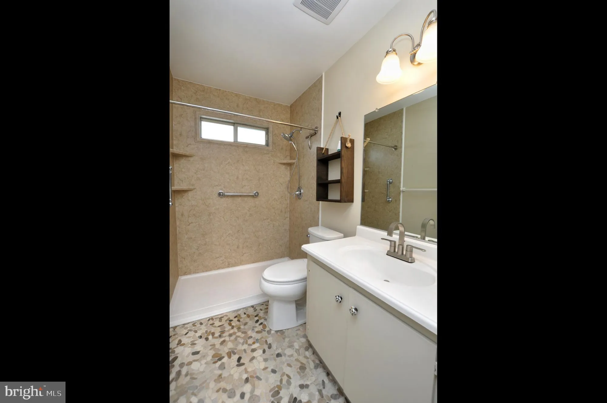 Property Slideshow image 21 of 27 | 25 dunstable rd, Southampton, NJ, 08088