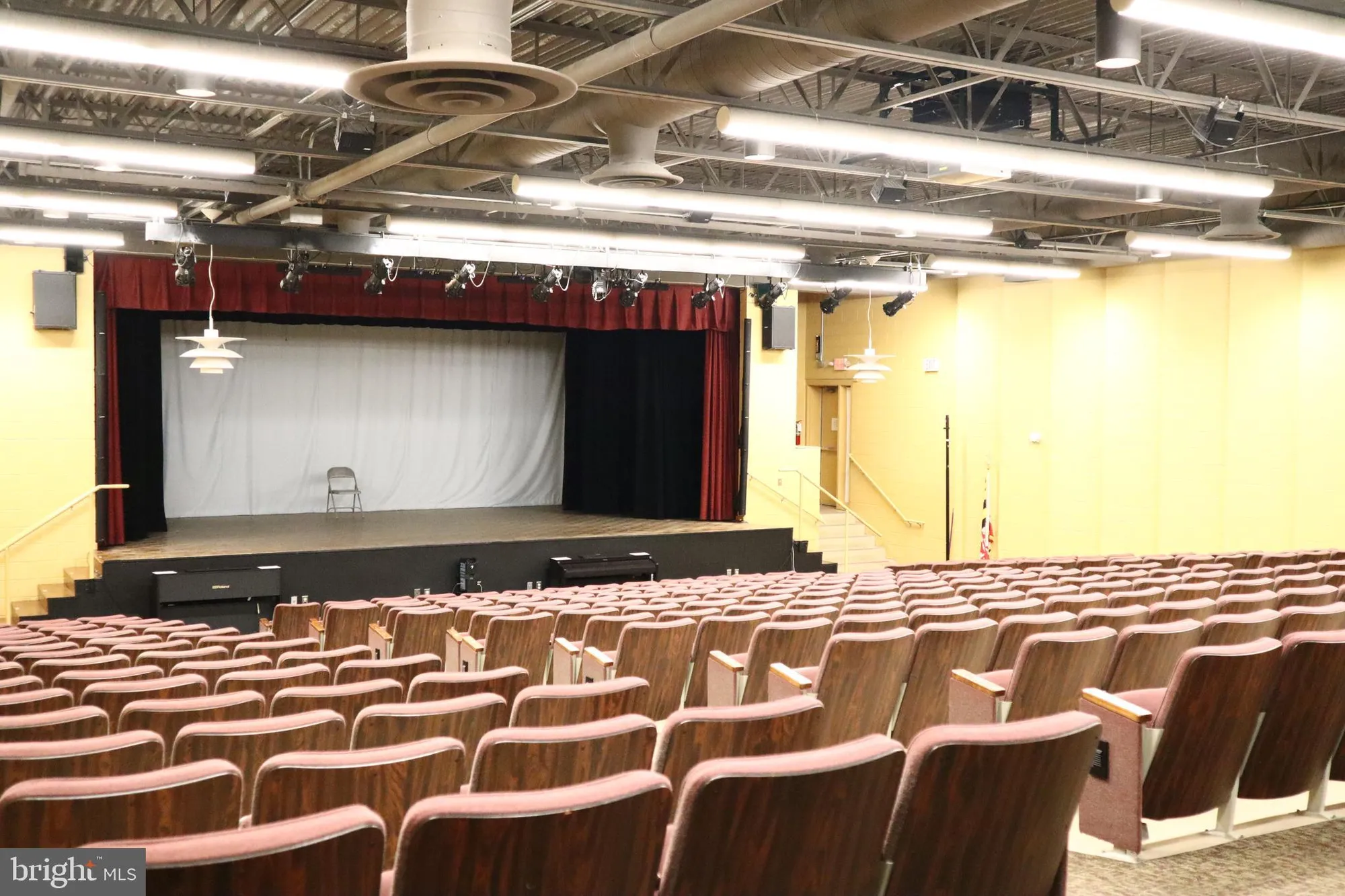 Property Slideshow image 32 of 53 | 15107 interlachen dr 2-119, Silver Spring, MD, 20906