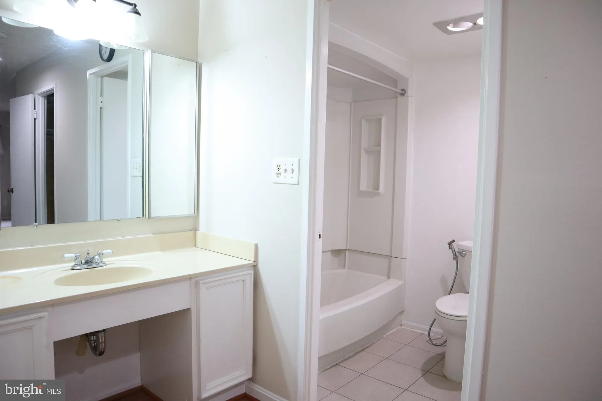 Property Slideshow image 17 of 53 | 15107 interlachen dr 2-119, Silver Spring, MD, 20906