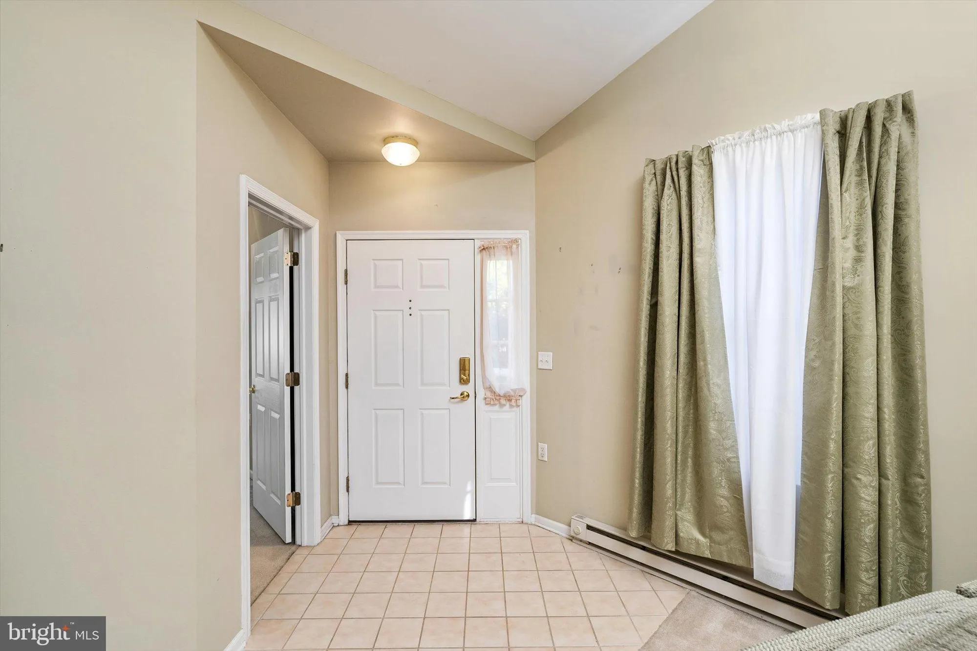 Property Slideshow image 4 of 25 | 193 burholme dr, Hamilton, NJ, 08691