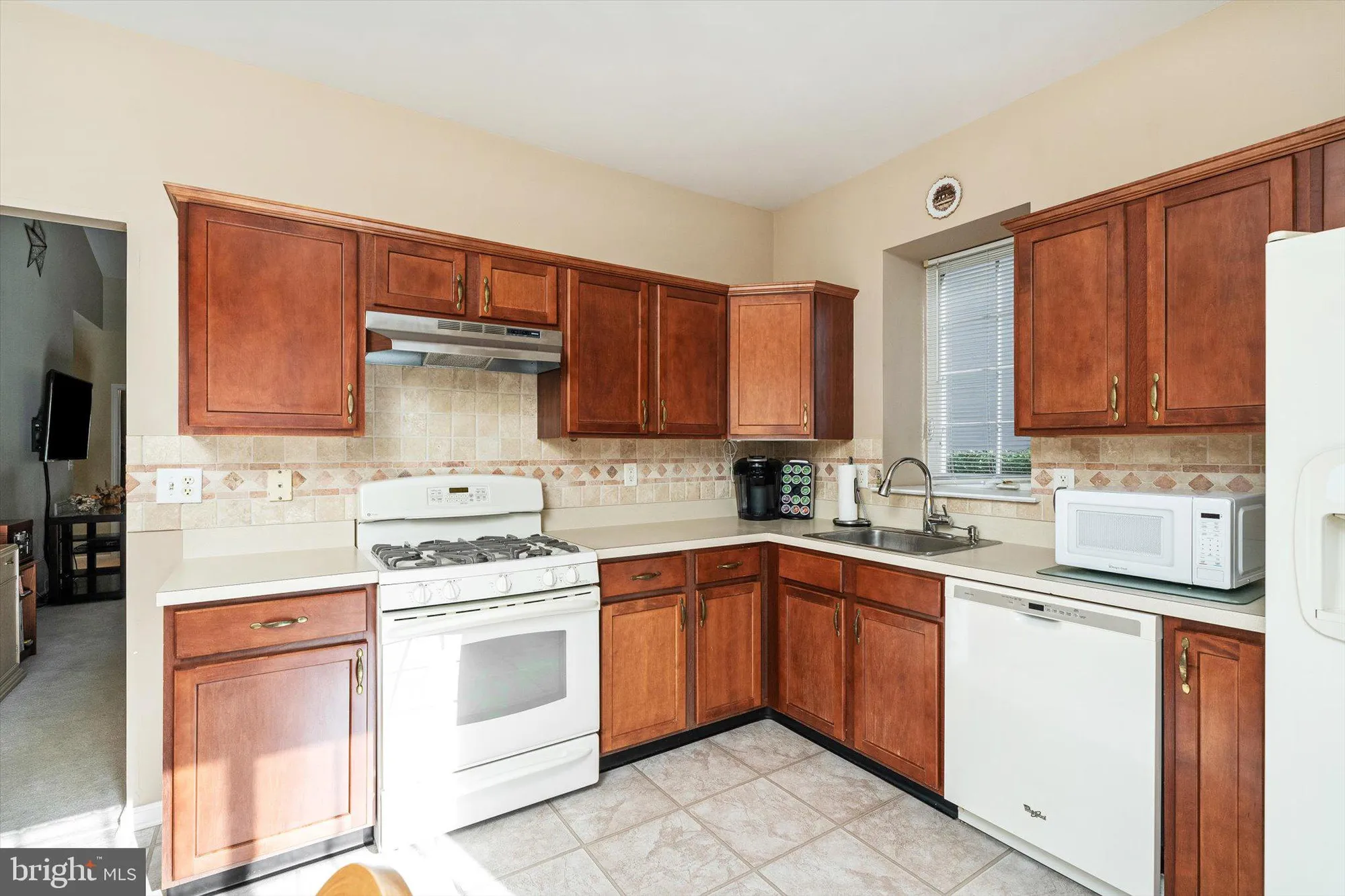 Property Slideshow image 11 of 25 | 193 burholme dr, Hamilton, NJ, 08691