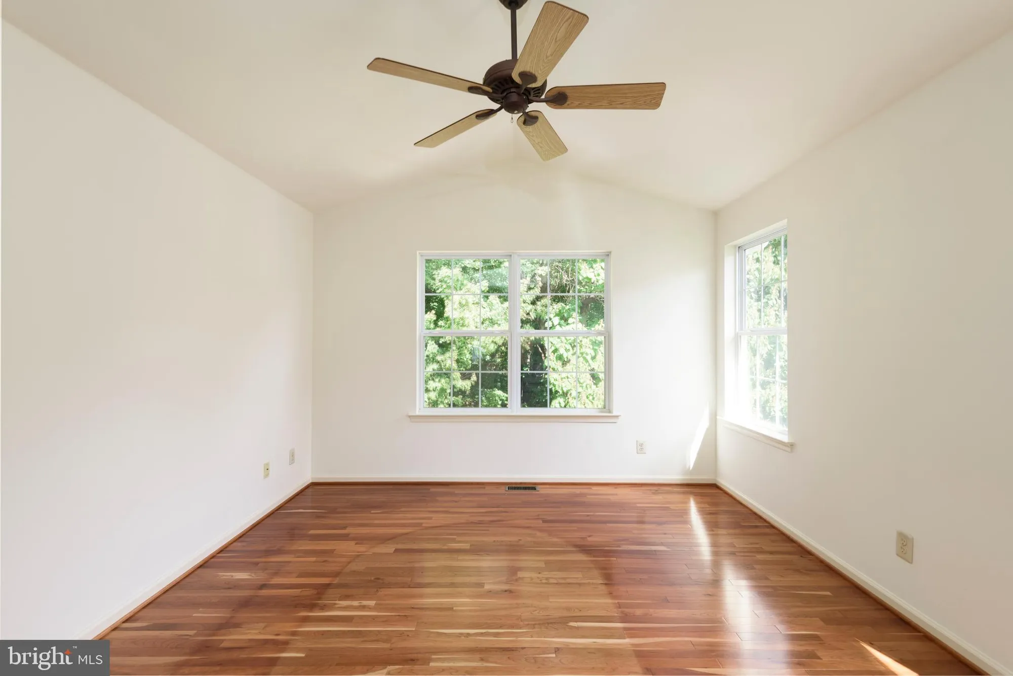 Property Slideshow image 9 of 25 | 403 e glenview dr, West Grove, PA, 19390