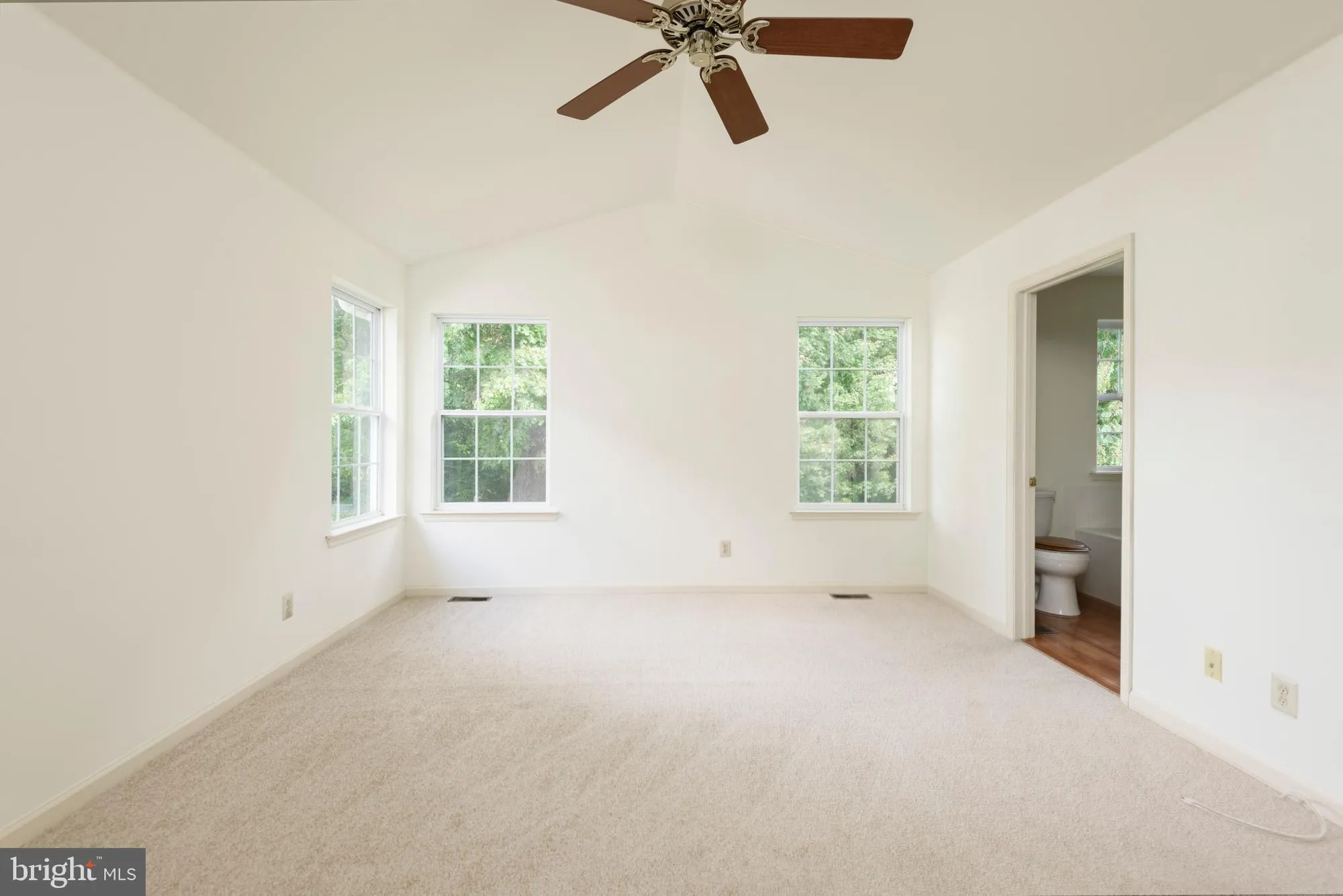 Property Slideshow image 12 of 25 | 403 e glenview dr, West Grove, PA, 19390