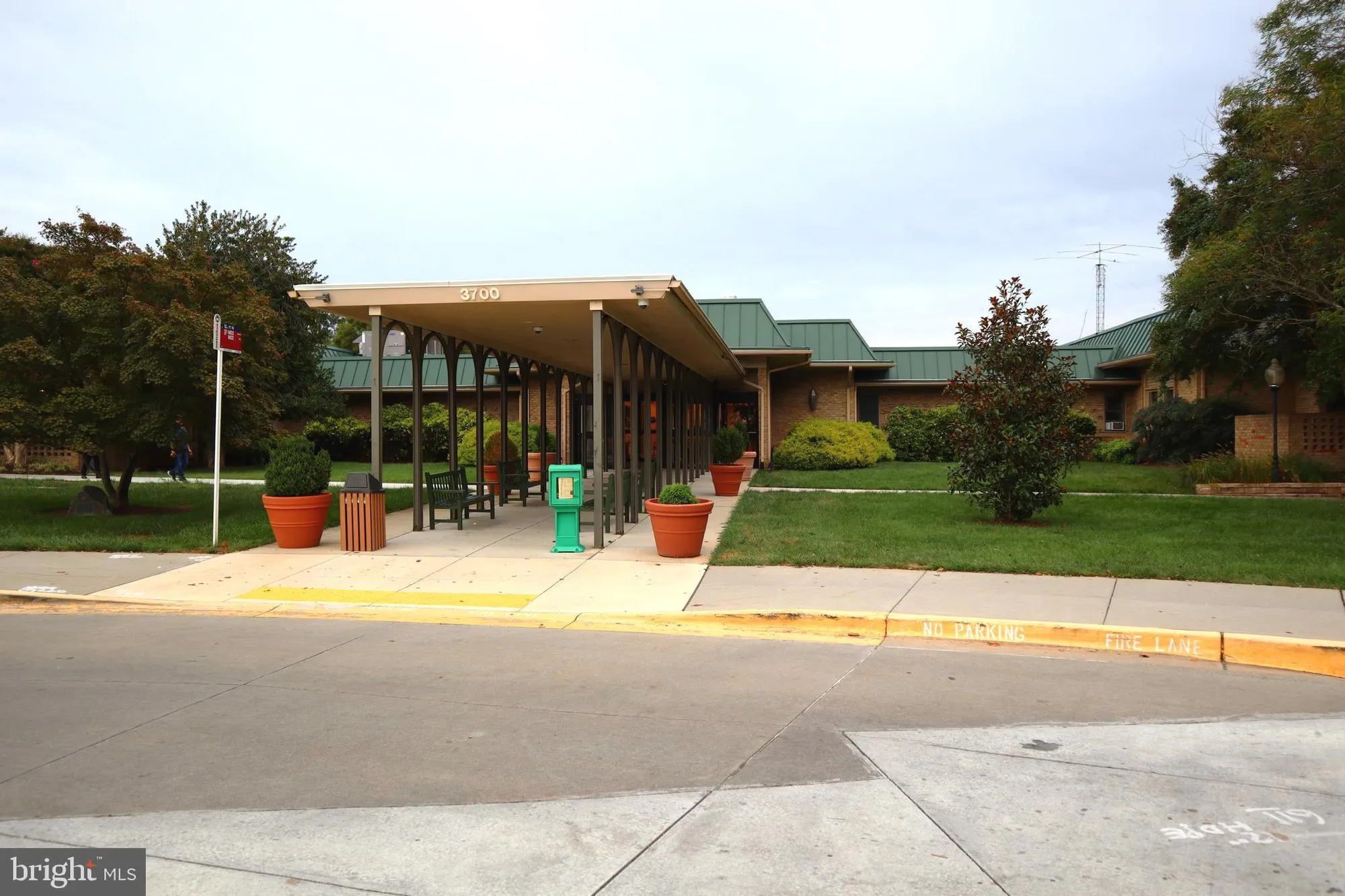 Property Slideshow image 27 of 53 | 15107 interlachen dr 2-119, Silver Spring, MD, 20906