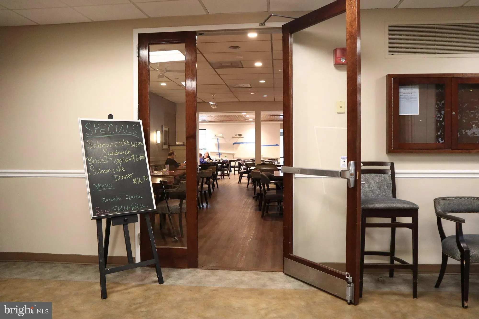 Property Slideshow image 33 of 53 | 15107 interlachen dr 2-119, Silver Spring, MD, 20906