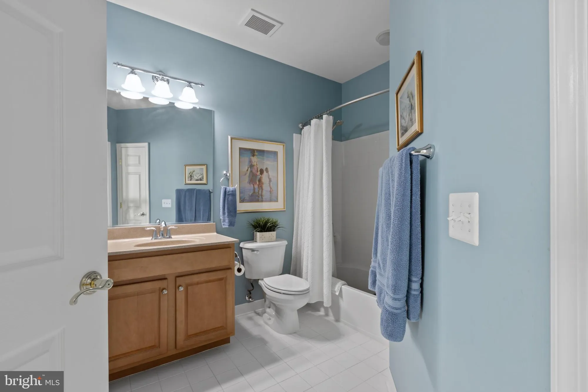 Property Slideshow image 8 of 37 | 8610 liberty trl unit 201, Manassas, VA, 20110