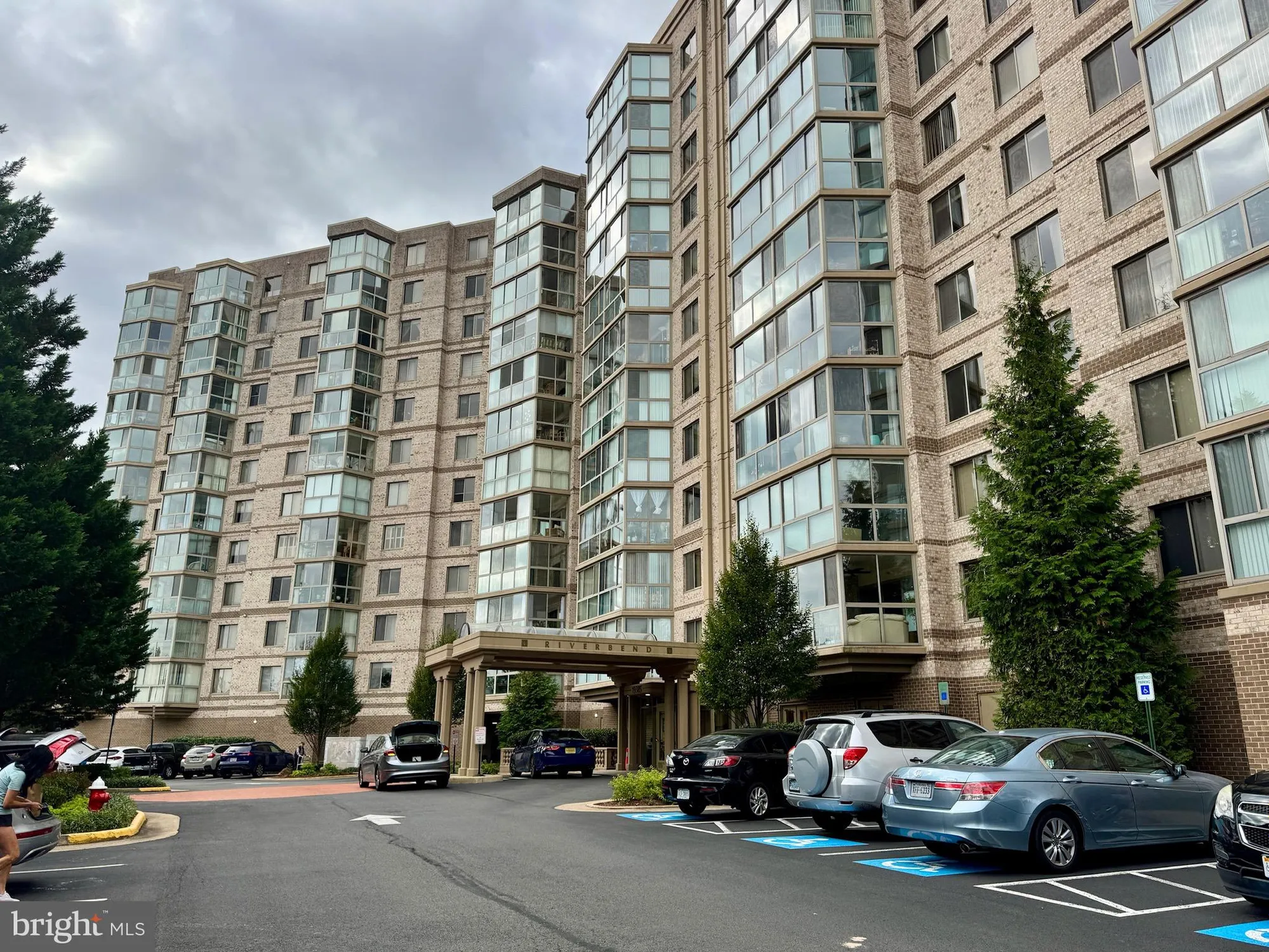 Property Slideshow image 1 of 38 | 19385 cypress ridge ter 815, Leesburg, VA, 20176