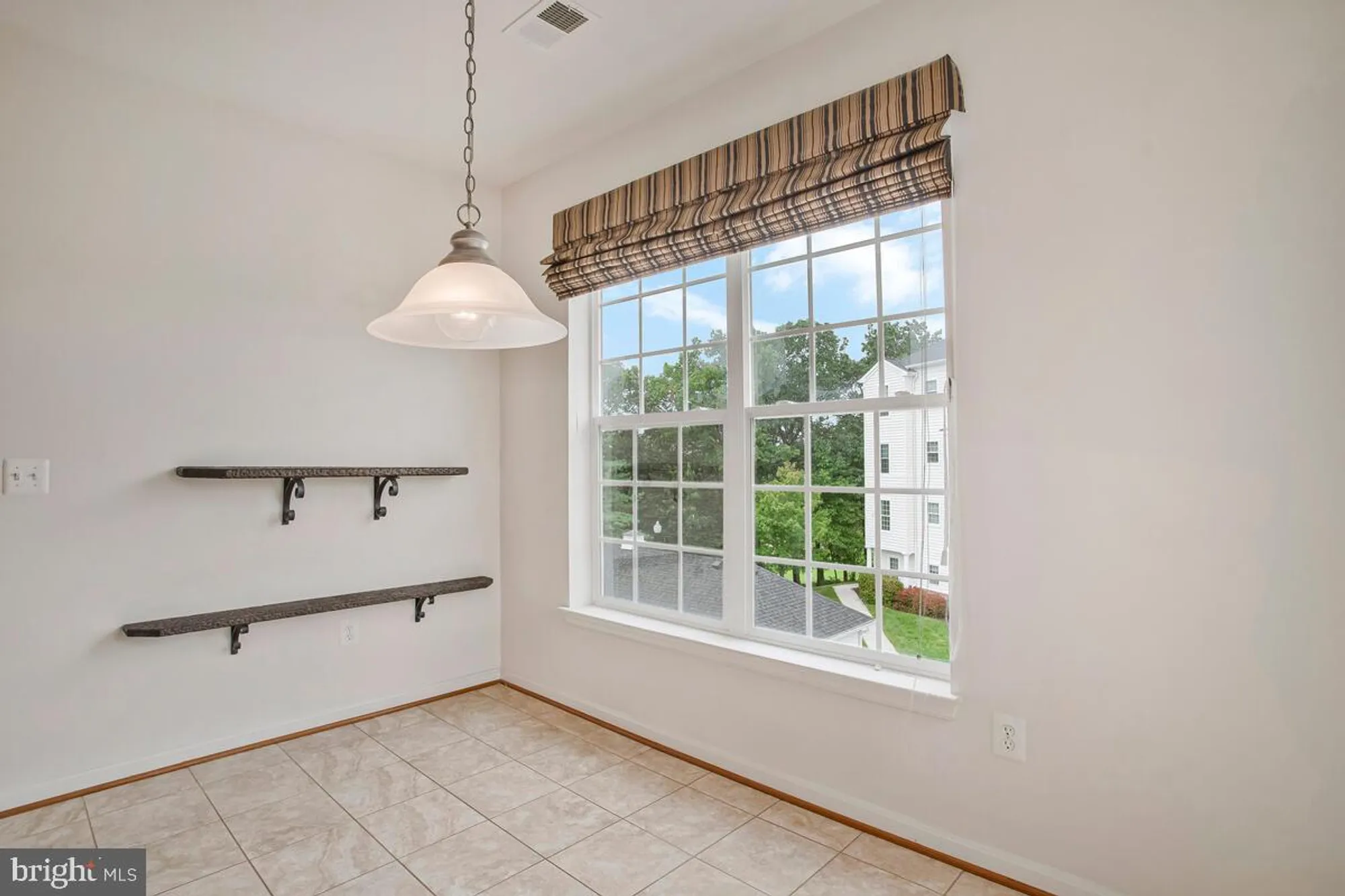 Property Slideshow image 25 of 70 | 7315 brookview rd 302, Elkridge, MD, 21075