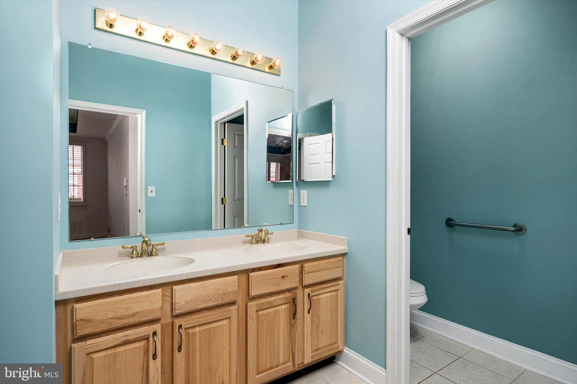 Property Slideshow image 19 of 28 | 18 goldfinch dr, Hamilton, NJ, 08690