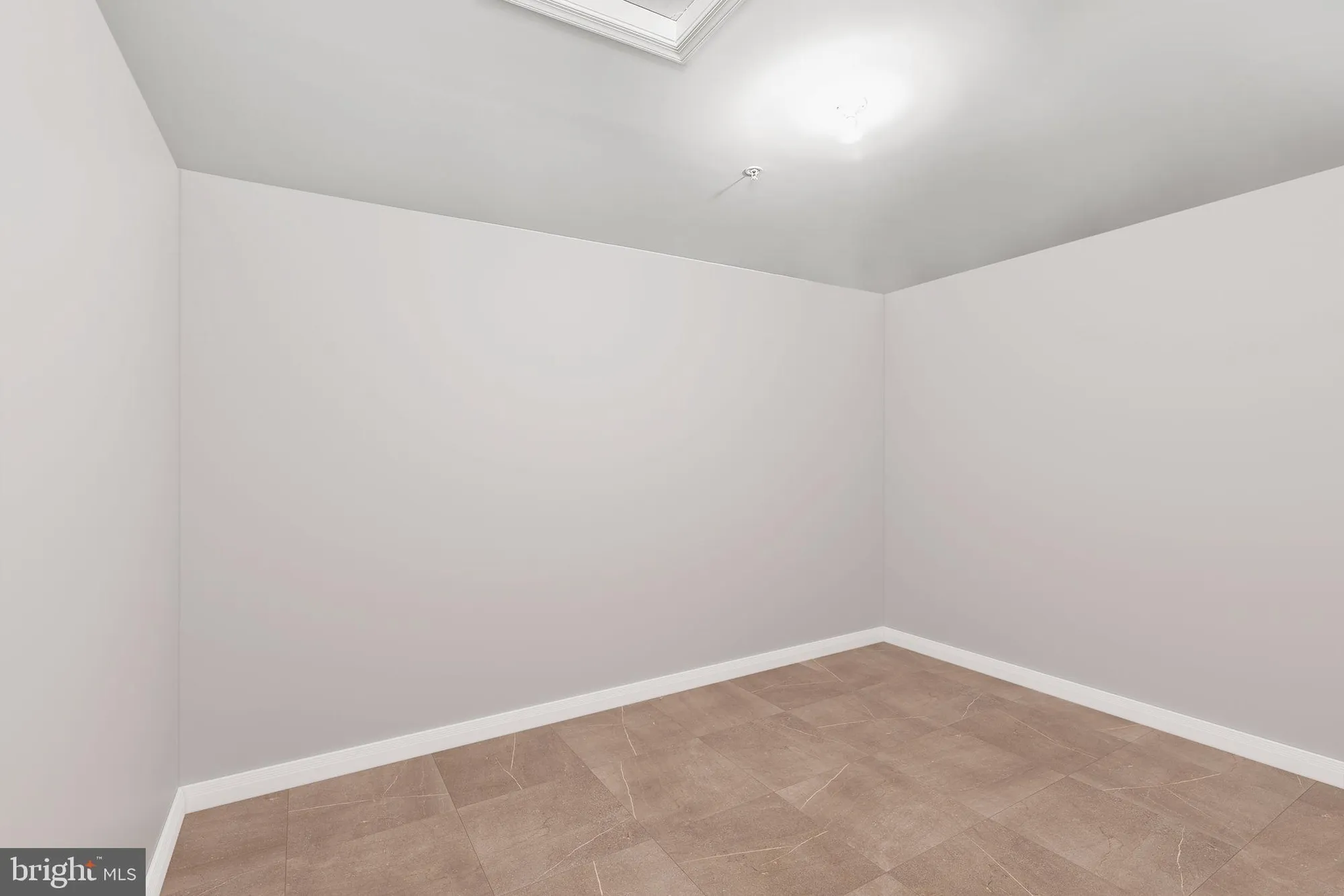 Property Slideshow image 24 of 32 | 183 long point dr, Fredericksburg, VA, 22406