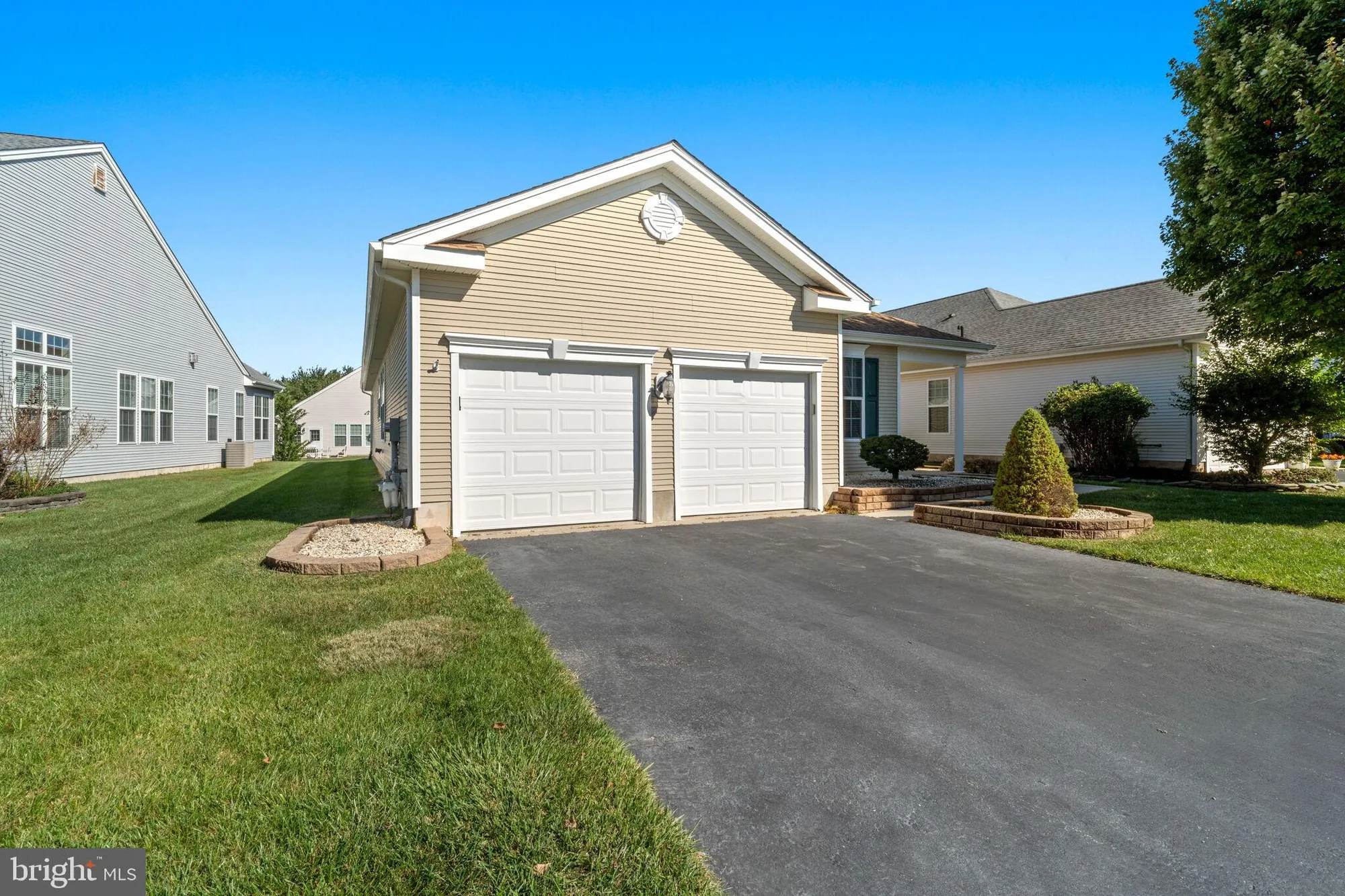 Property Slideshow image 6 of 77 | 6 mountain stream ct, Barnegat, NJ, 08005