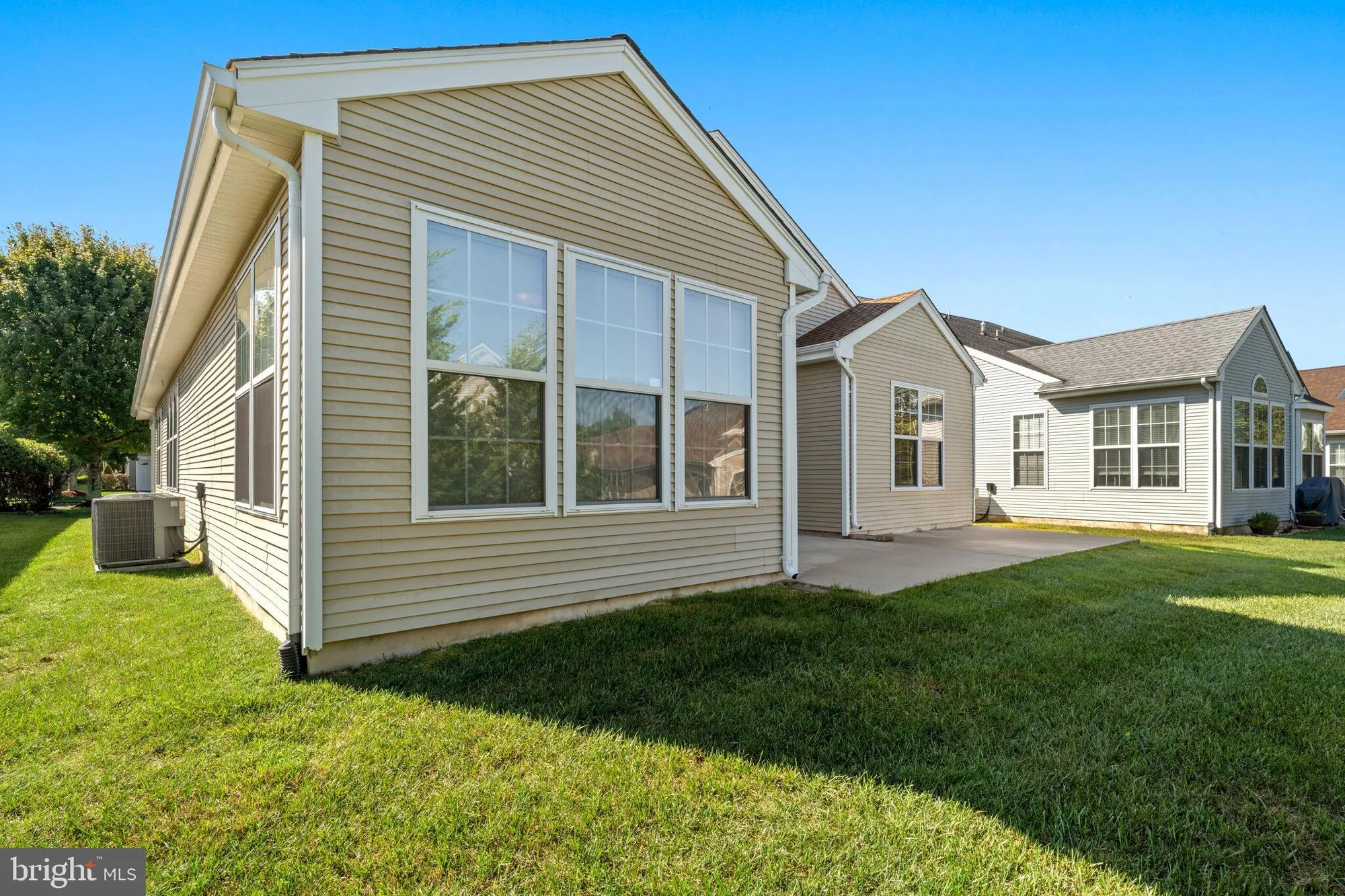 Property Slideshow image 8 of 77 | 6 mountain stream ct, Barnegat, NJ, 08005