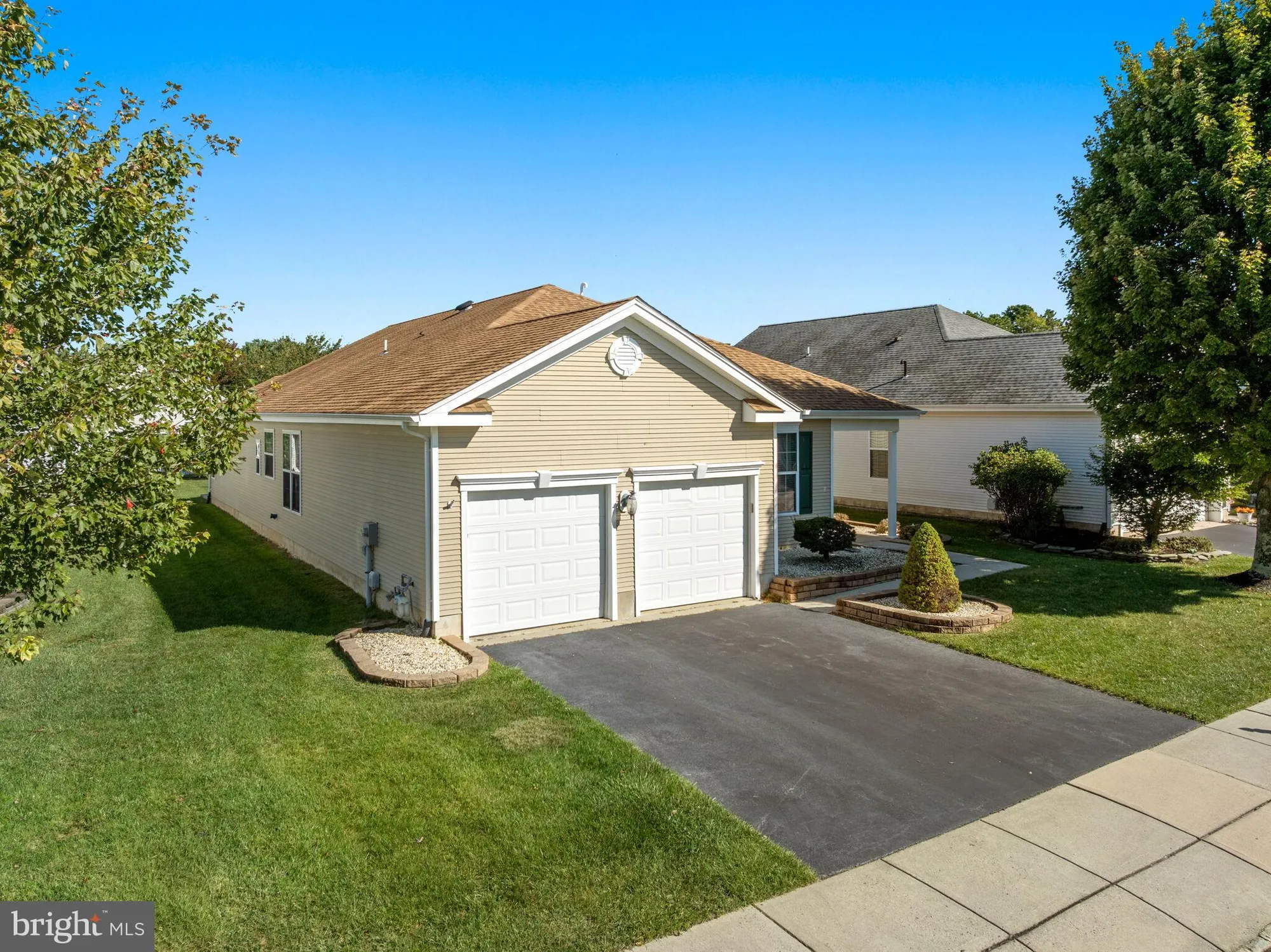 Property Slideshow image 5 of 77 | 6 mountain stream ct, Barnegat, NJ, 08005