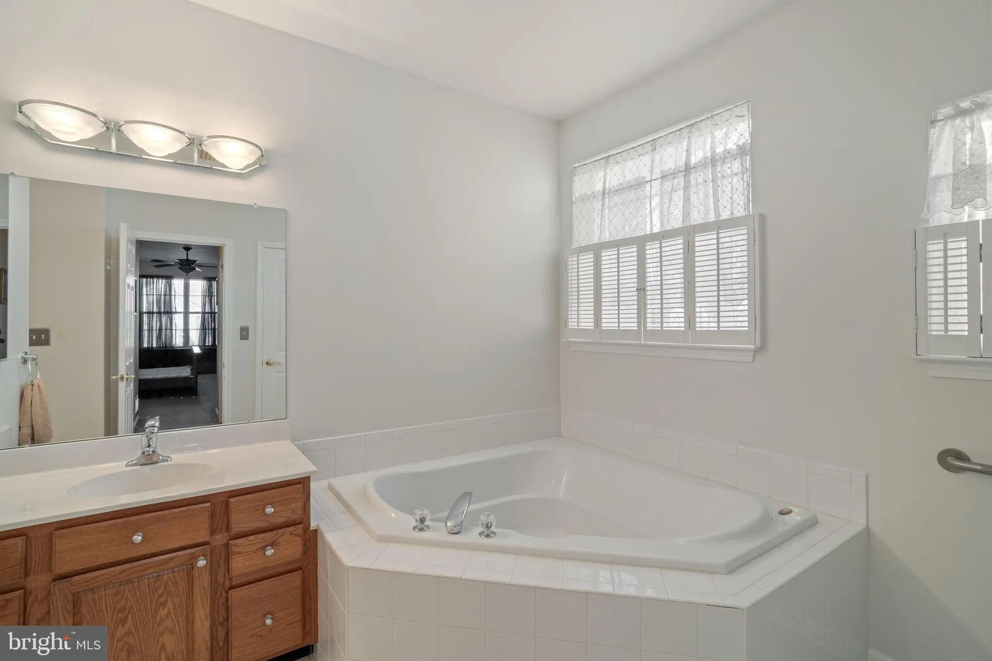 Property Slideshow image 36 of 77 | 6 mountain stream ct, Barnegat, NJ, 08005