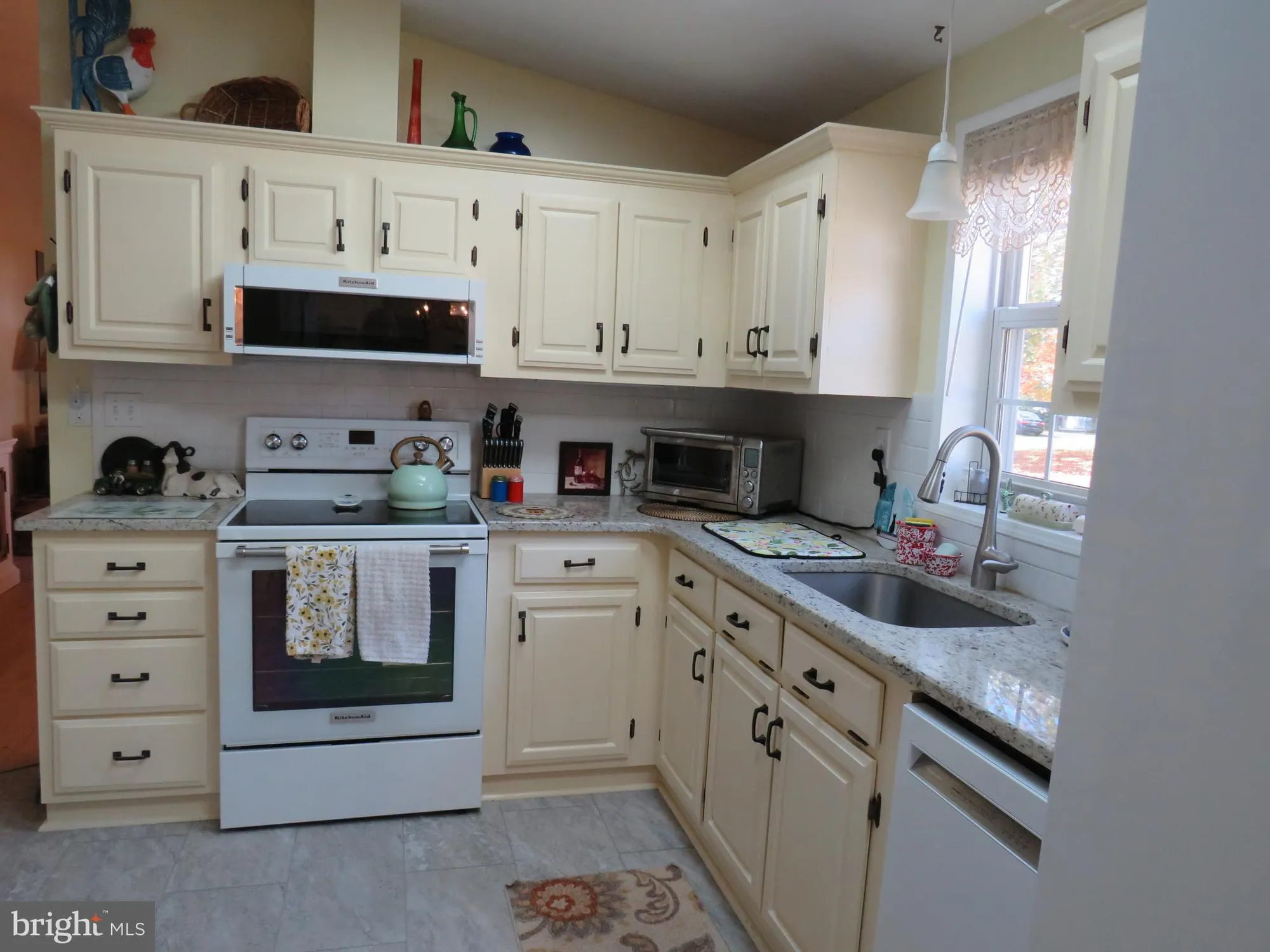 Property Slideshow image 9 of 37 | 183 spring meadow cir, New Hope, PA, 18938