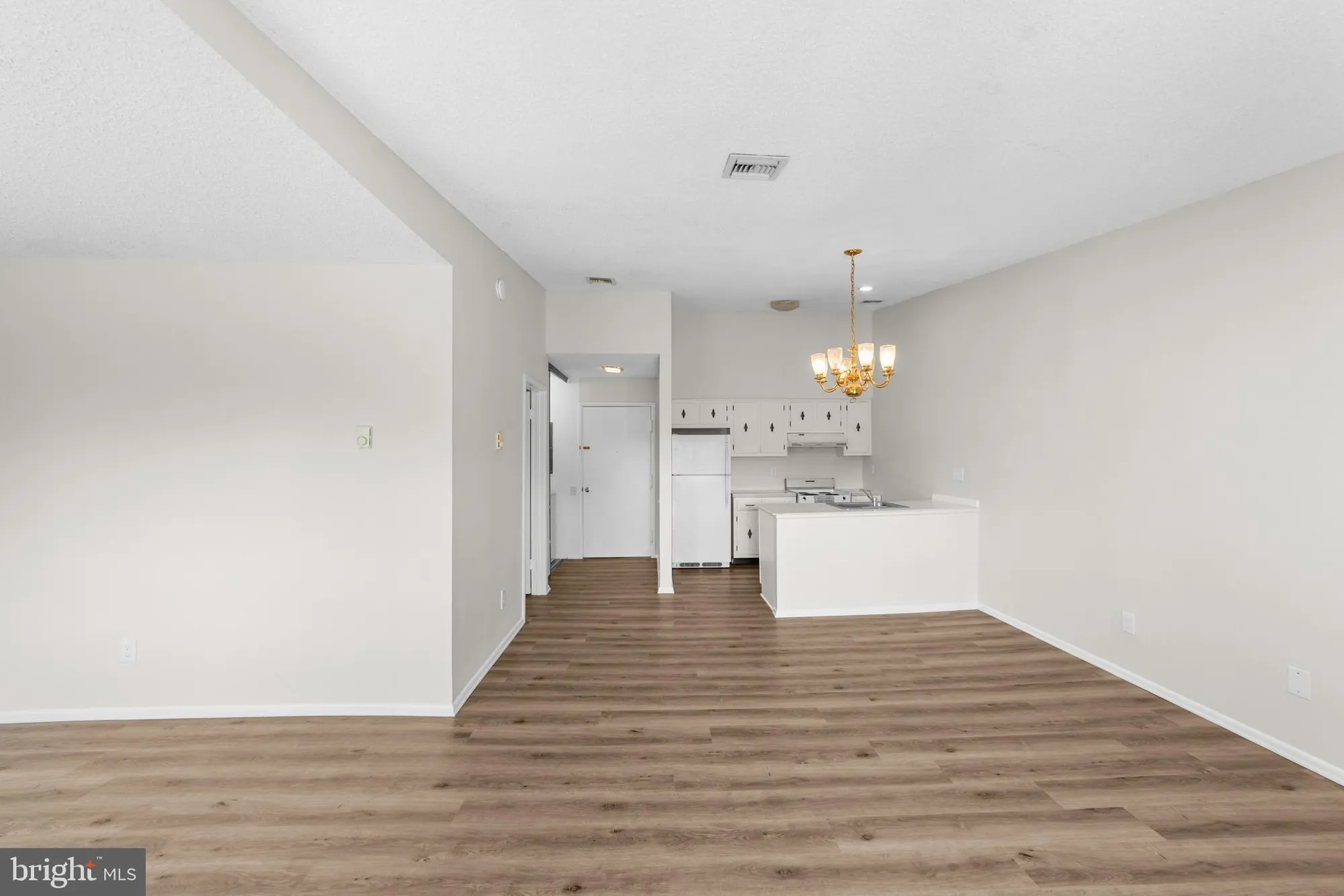 Property Slideshow image 10 of 25 | 278 crosse dr apt 3g, Monroe Twp, NJ, 08831