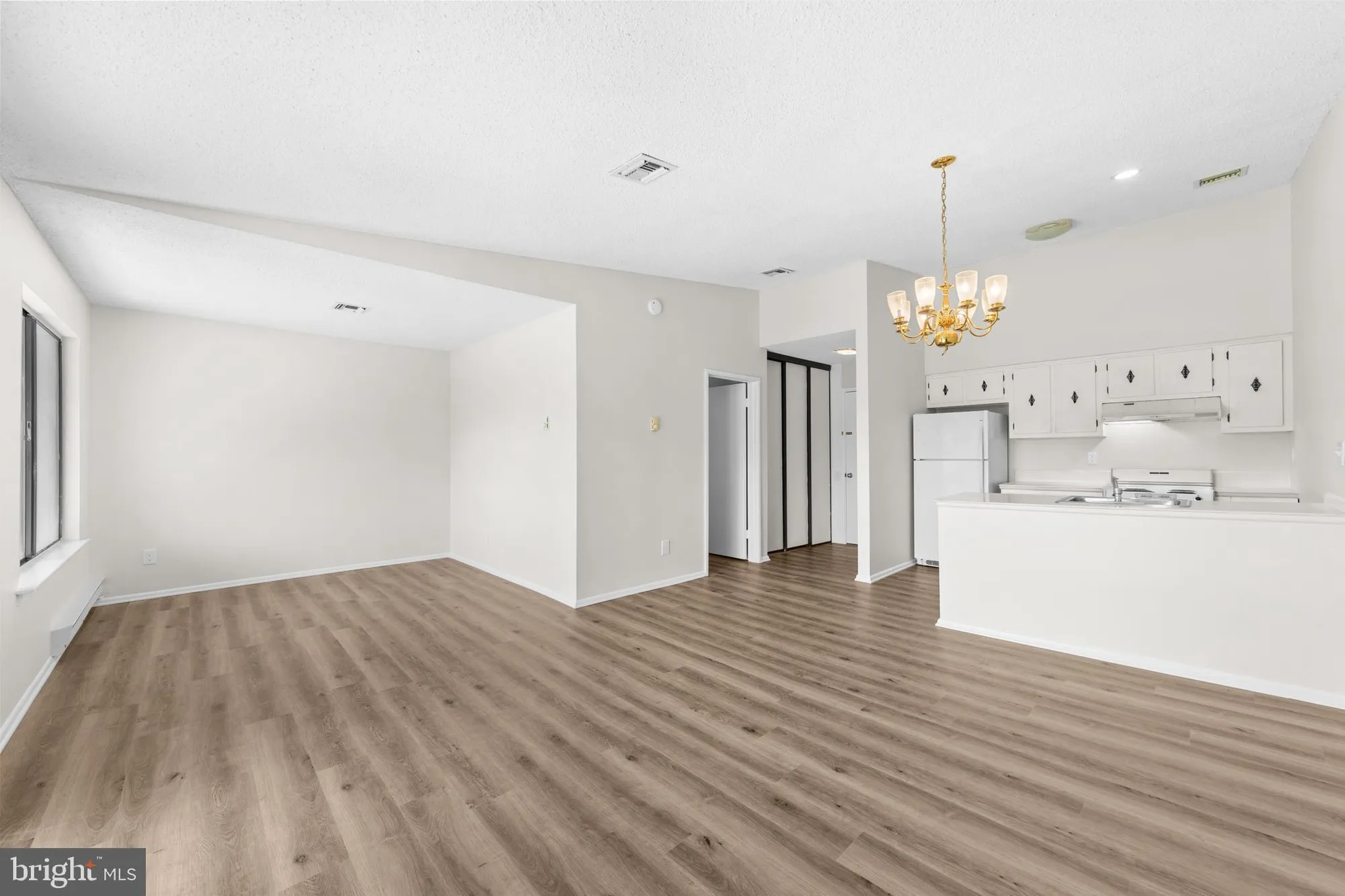 Property Slideshow image 17 of 25 | 278 crosse dr apt 3g, Monroe Twp, NJ, 08831