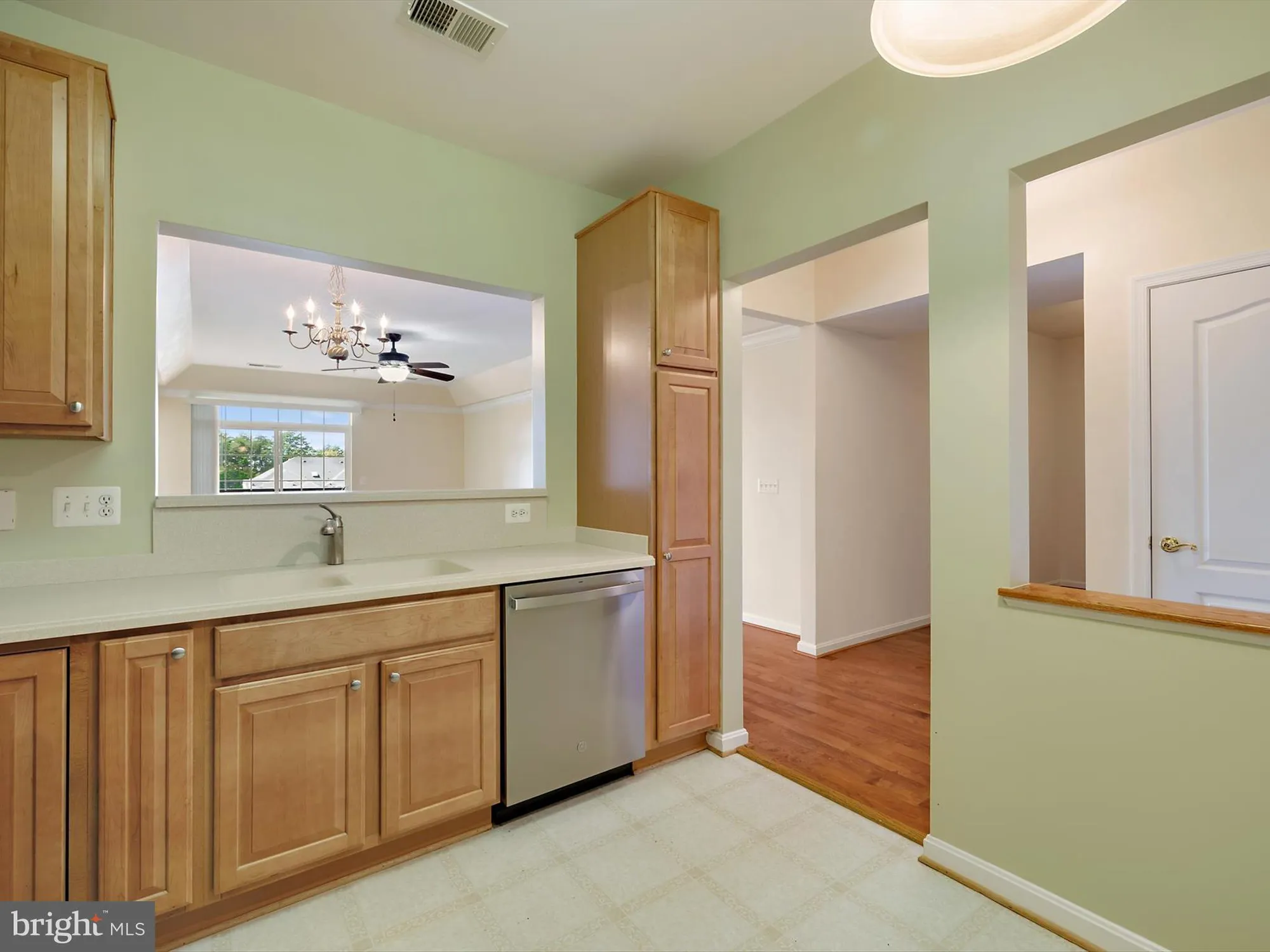 Property Slideshow image 8 of 53 | 8615 fluttering leaf trl 404, Odenton, MD, 21113