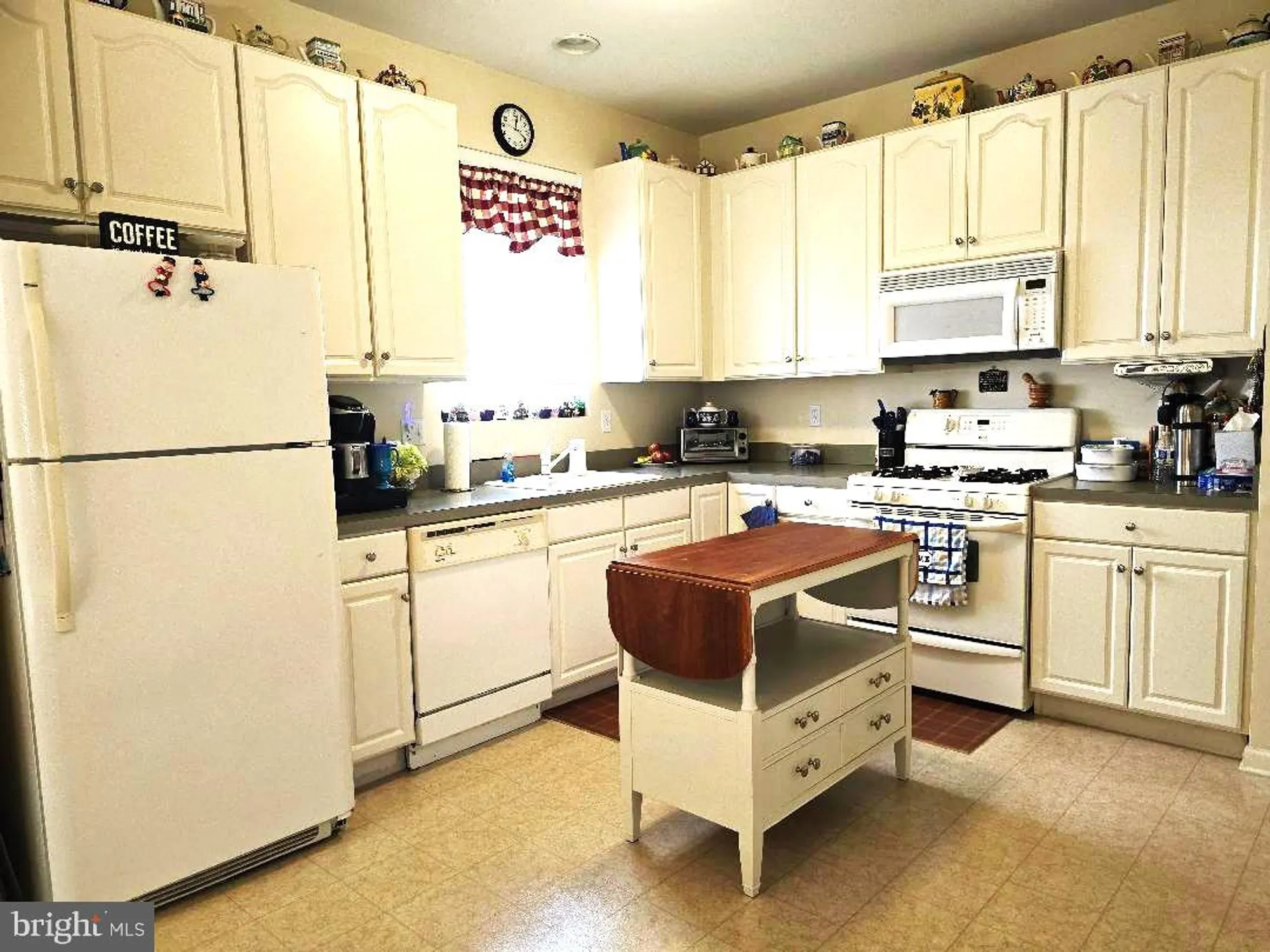 Property Slideshow image 6 of 19 | 50 marigold ln, Tuckerton, NJ, 08087